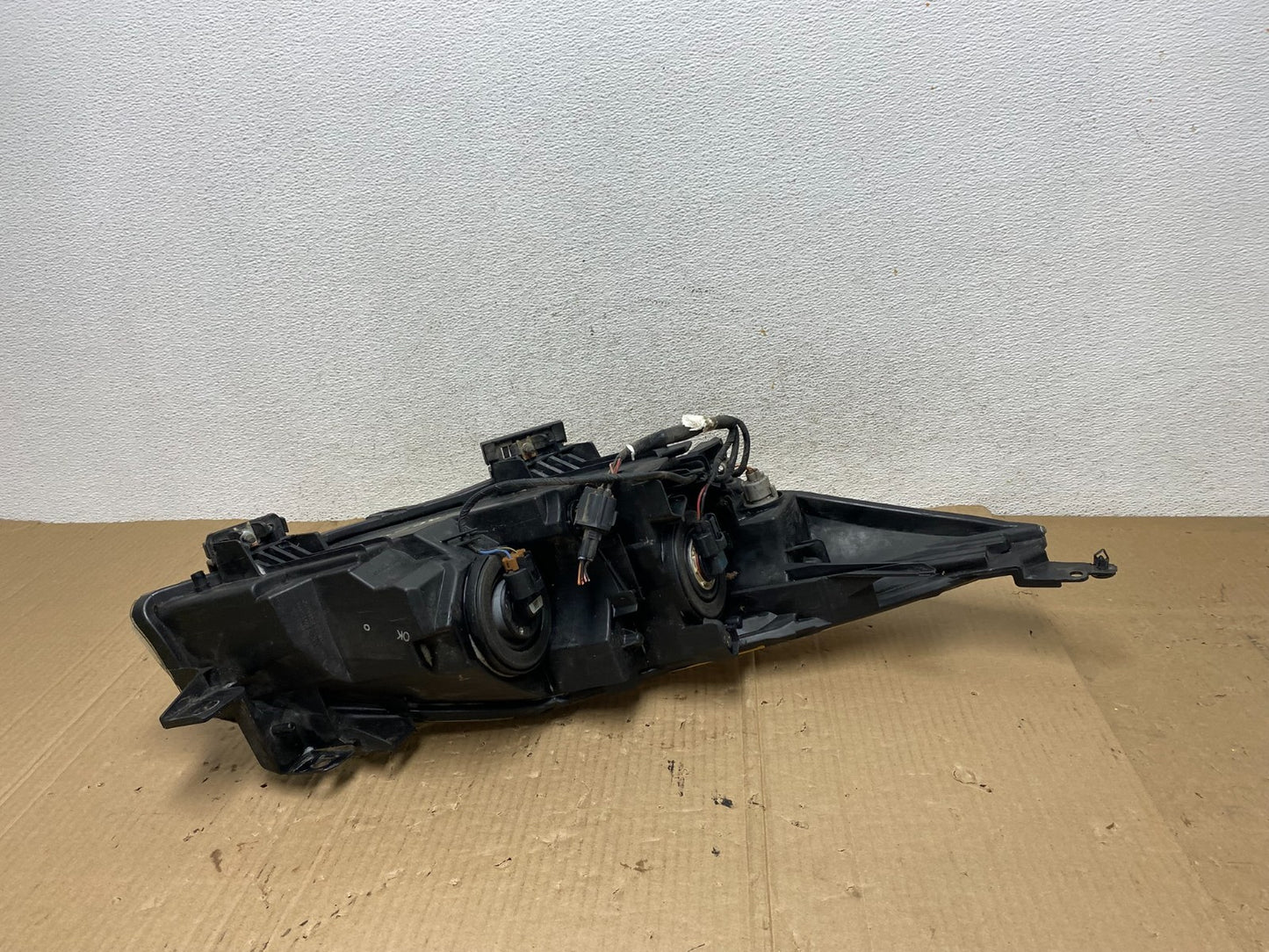 2010 - 2013 Mazda 3 Left Driver LH Halogen Headlight AE9009 DW5