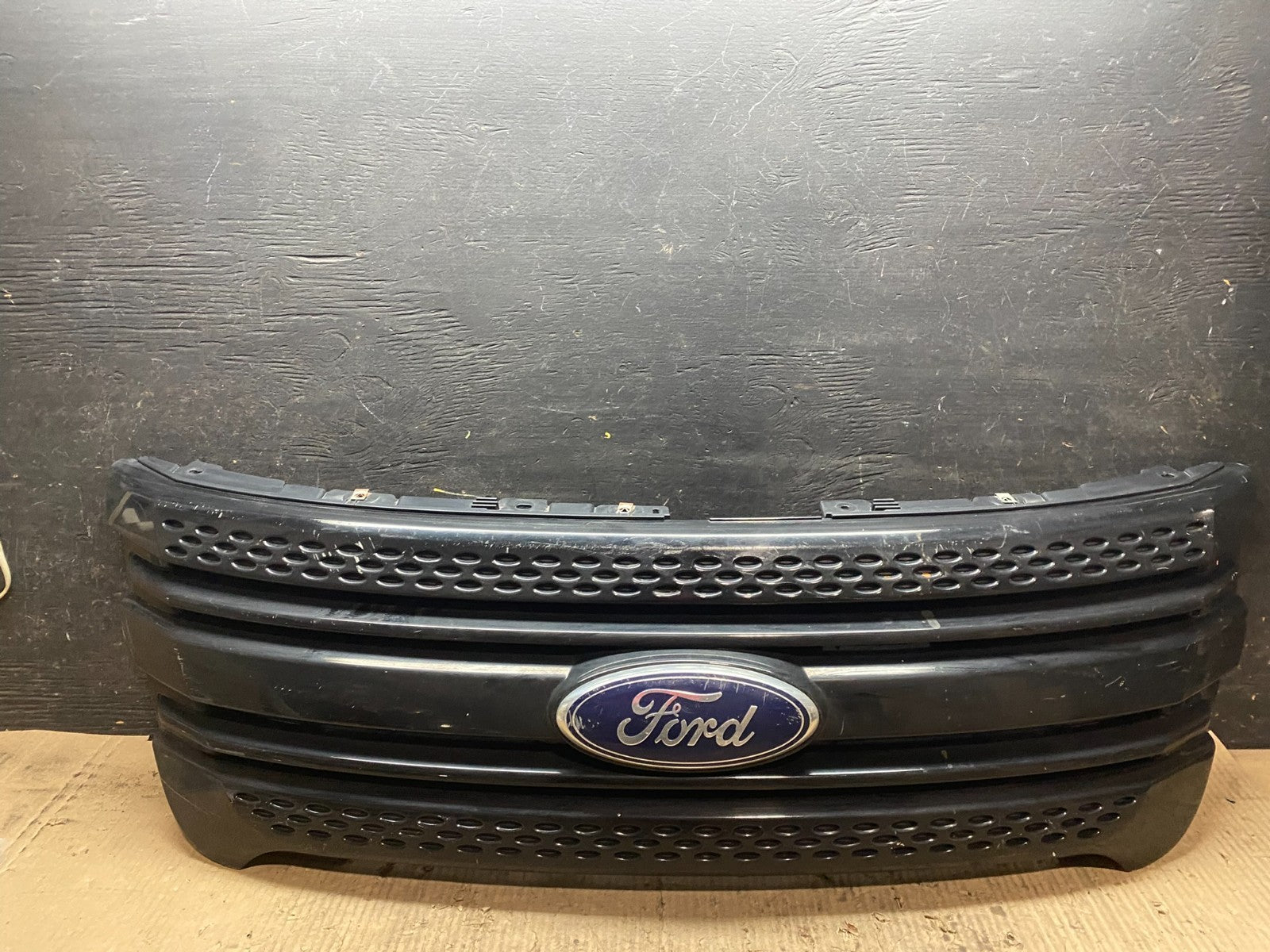 2011 to 2015 Ford Explorer Upper Front Grill Grille Oem V6740 DG0