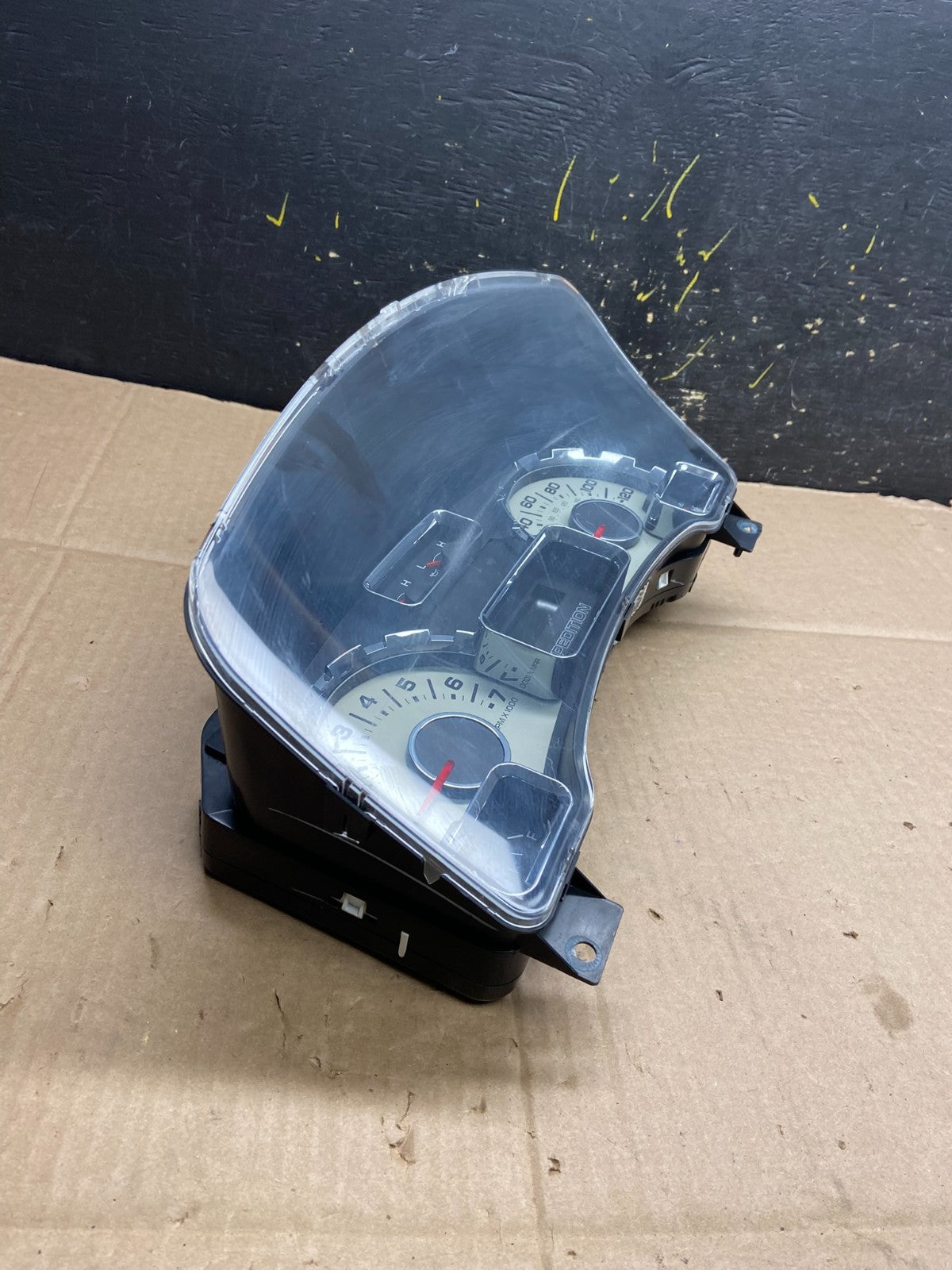 2010 2011 Ford  Expedition Speedometer Cluster Gauge Oem Y2212 DG1