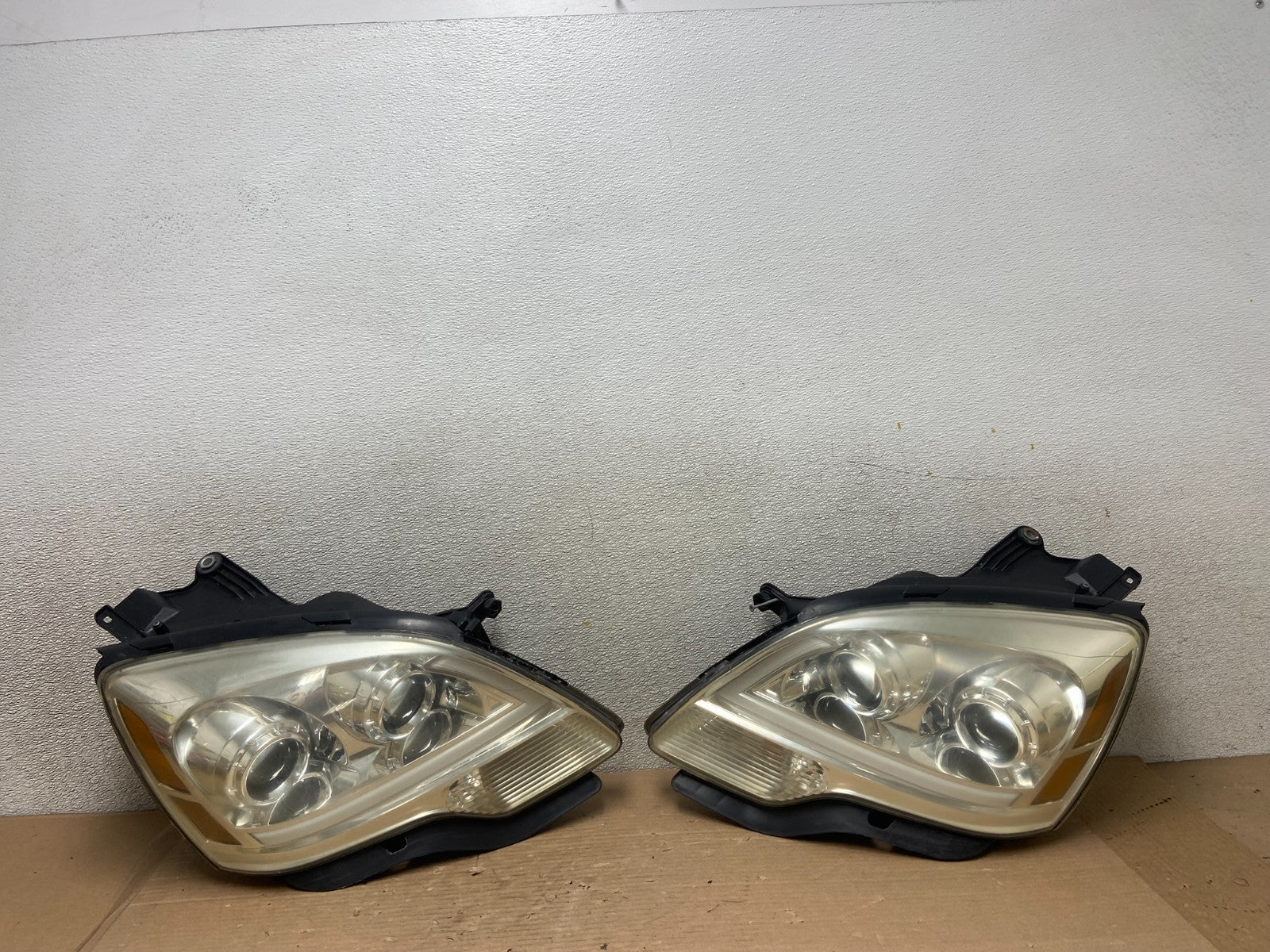 2007 to 2012 Gmc Acadia Halogen Headlights Left+Right Side AA8796 DW0
