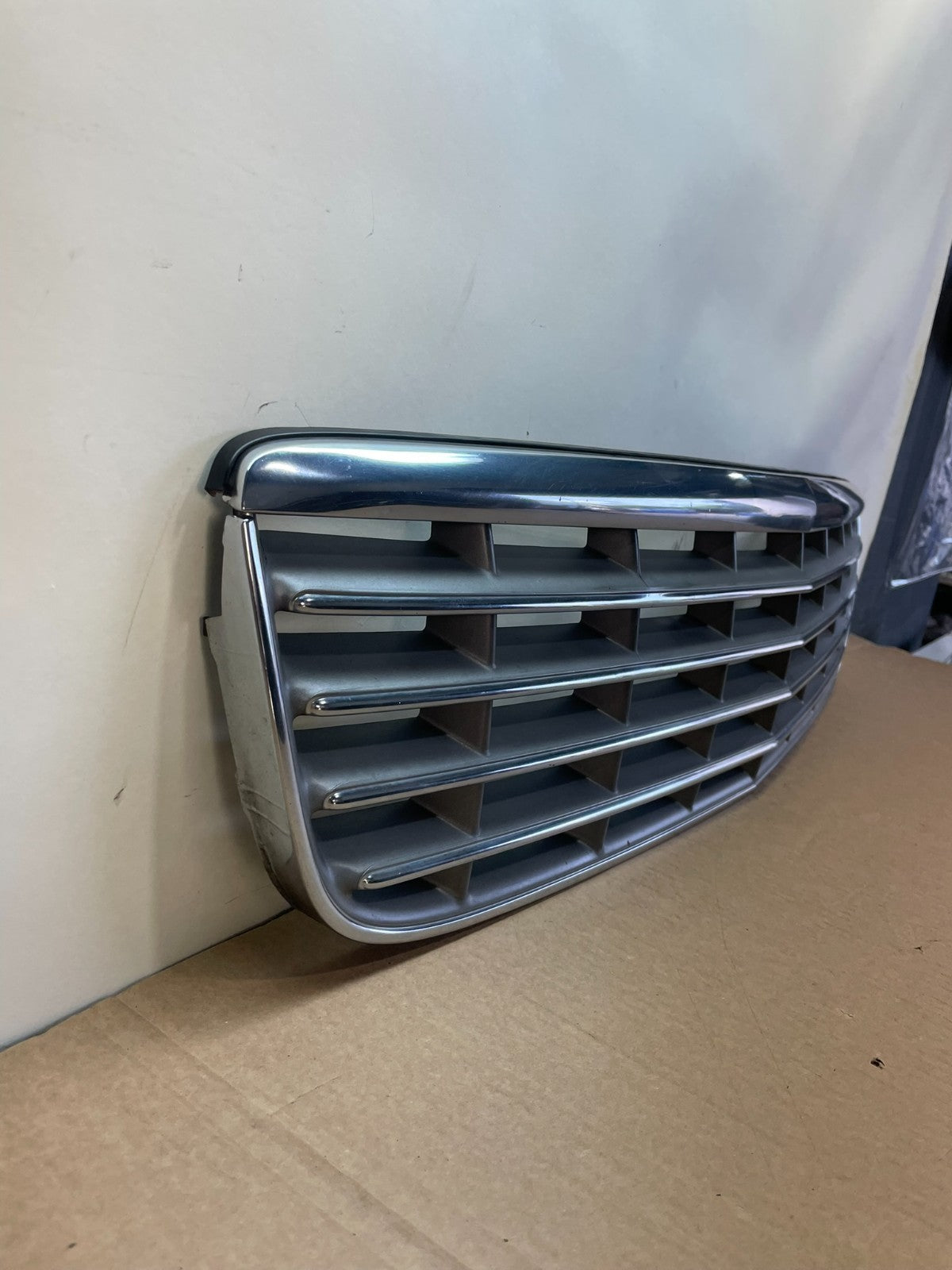 2000-2005 Cadillac Deville Front Upper Grille Grill AH0190 DG2