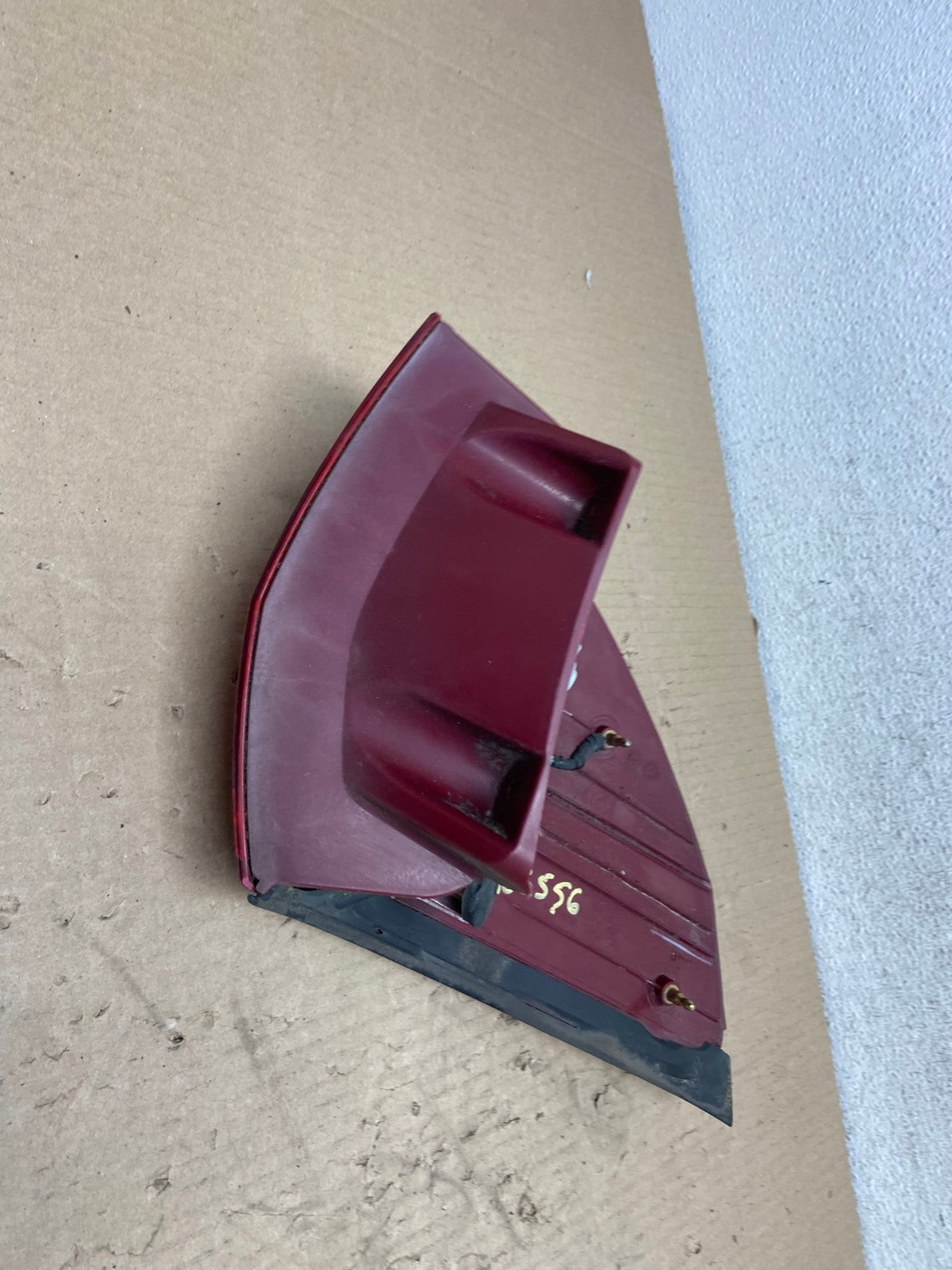 2004-2005 Toyota Sienna Right Passenger Rh Side Tail Light AG6556 LK6