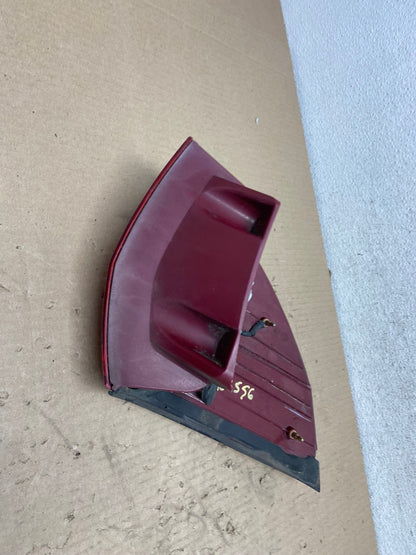 2004-2005 Toyota Sienna Right Passenger Rh Side Tail Light AG6556 LK6