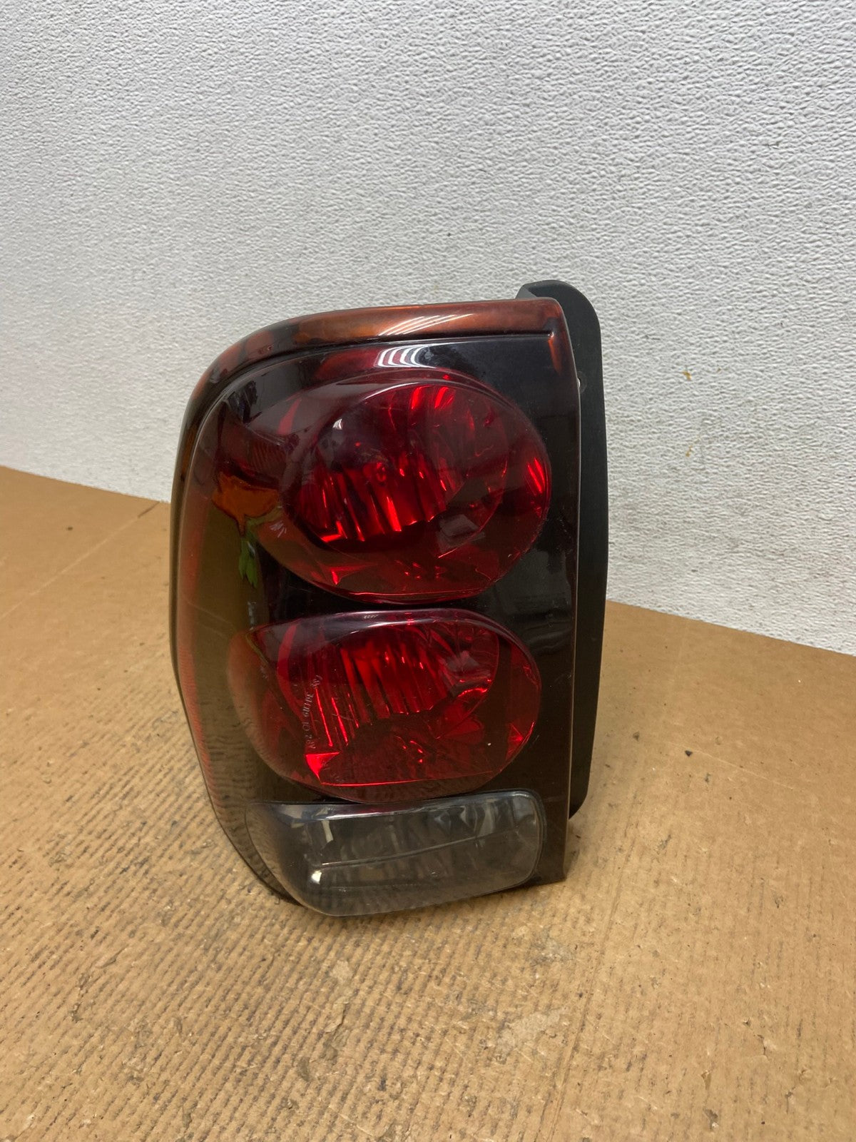 2002 to 2009 Chevrolet Trailblazer Left Driver LH Side Tail Light AE1473 LK0
