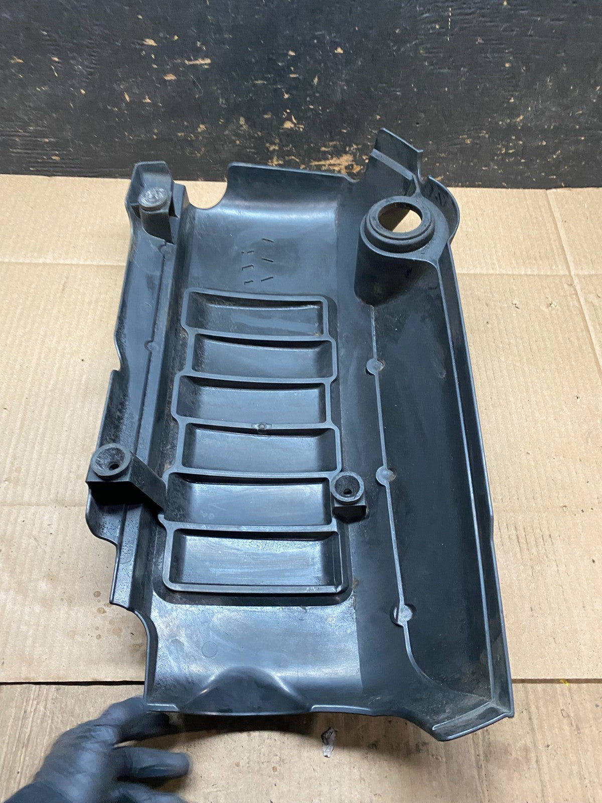 2007 to 2008 GMC Acadia 3.6L VVT Engine Cover Shield OEM T6582 DG6
