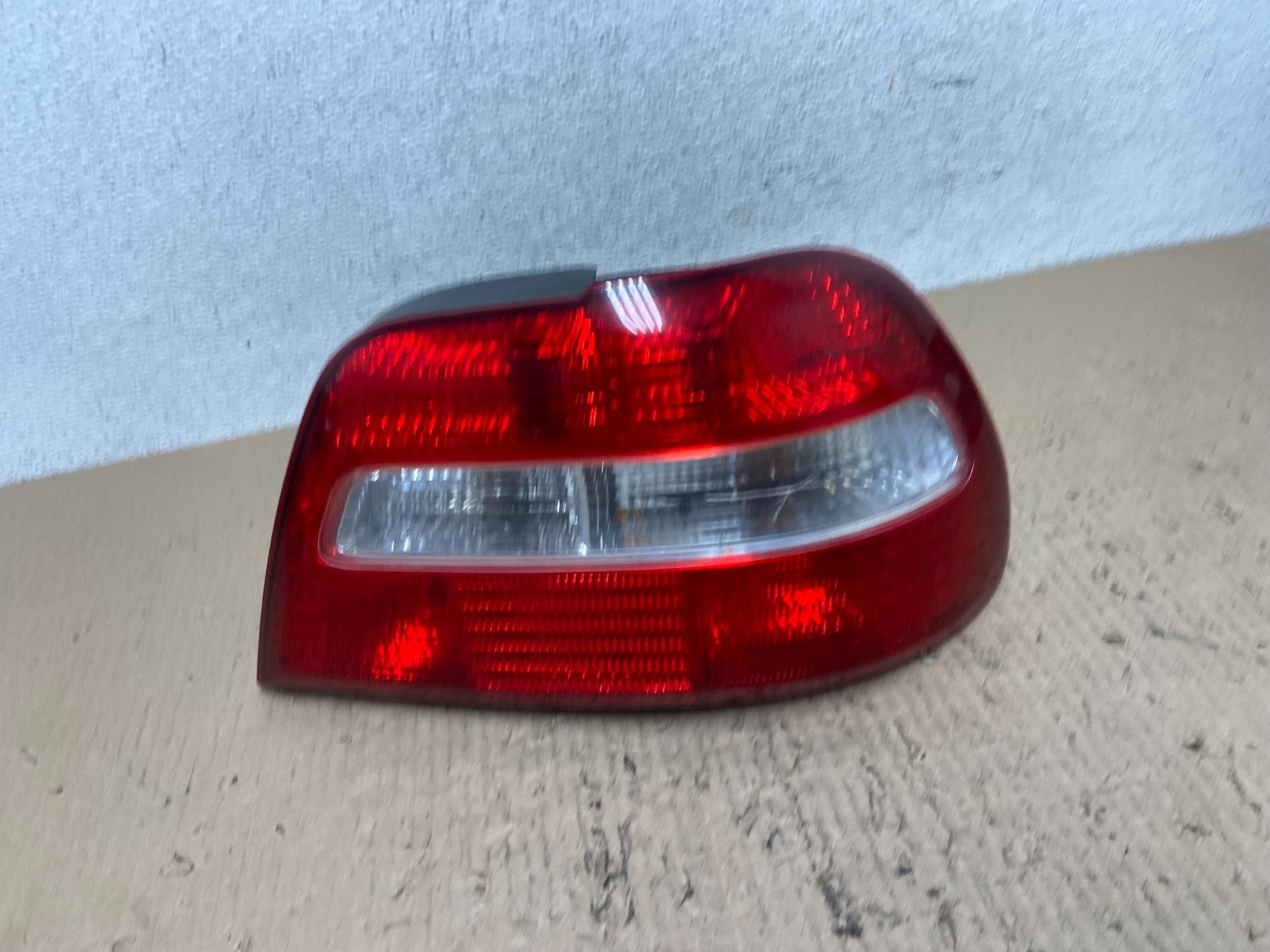 2001 to 2004 Volvo S40 Right Passenger RH Side Tail Light af7164 DG0