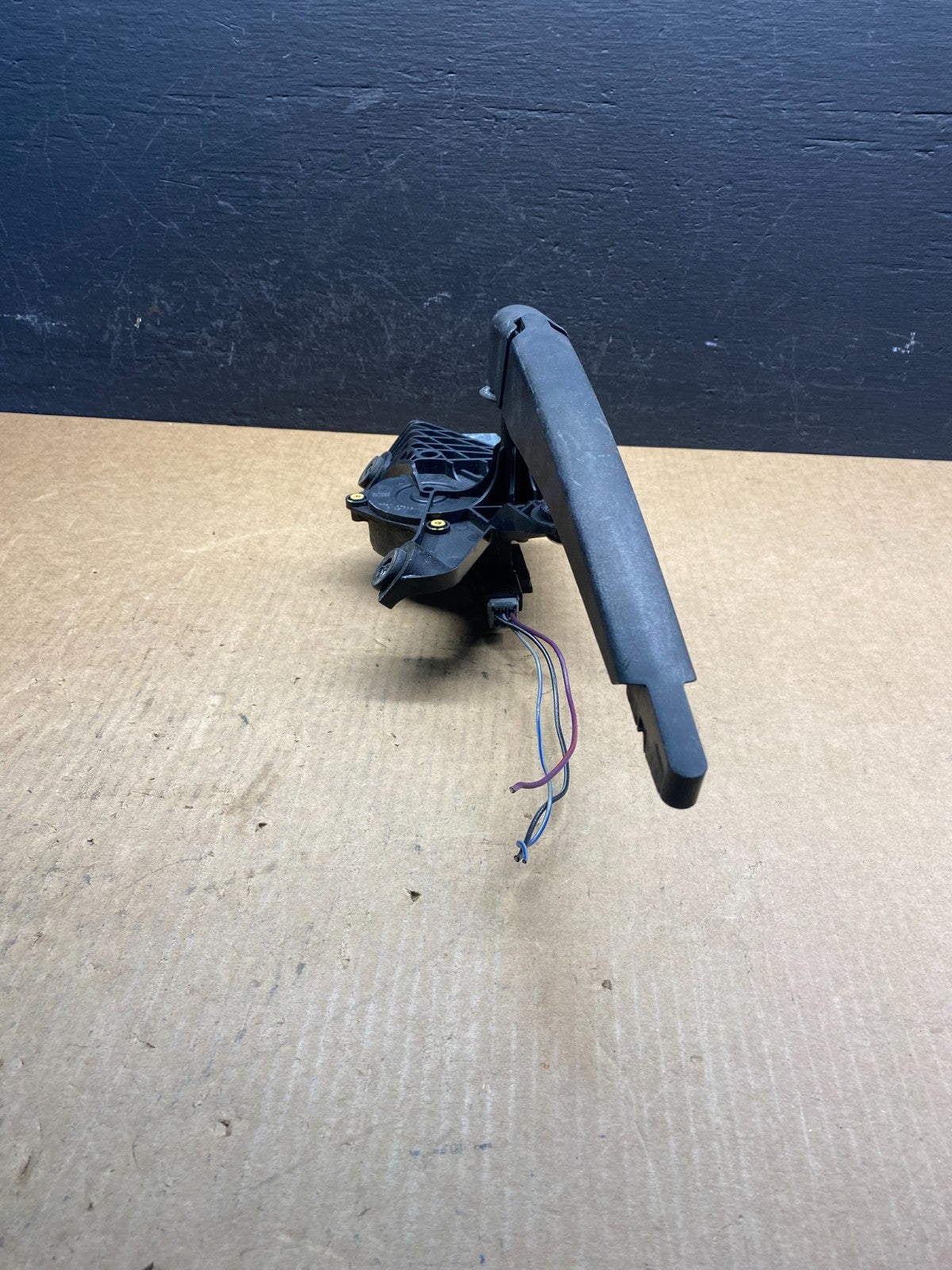 2011 to 2014 Ford Edge Licnoln MKX Rear Windshield Wiper Motor ac6978 DG2