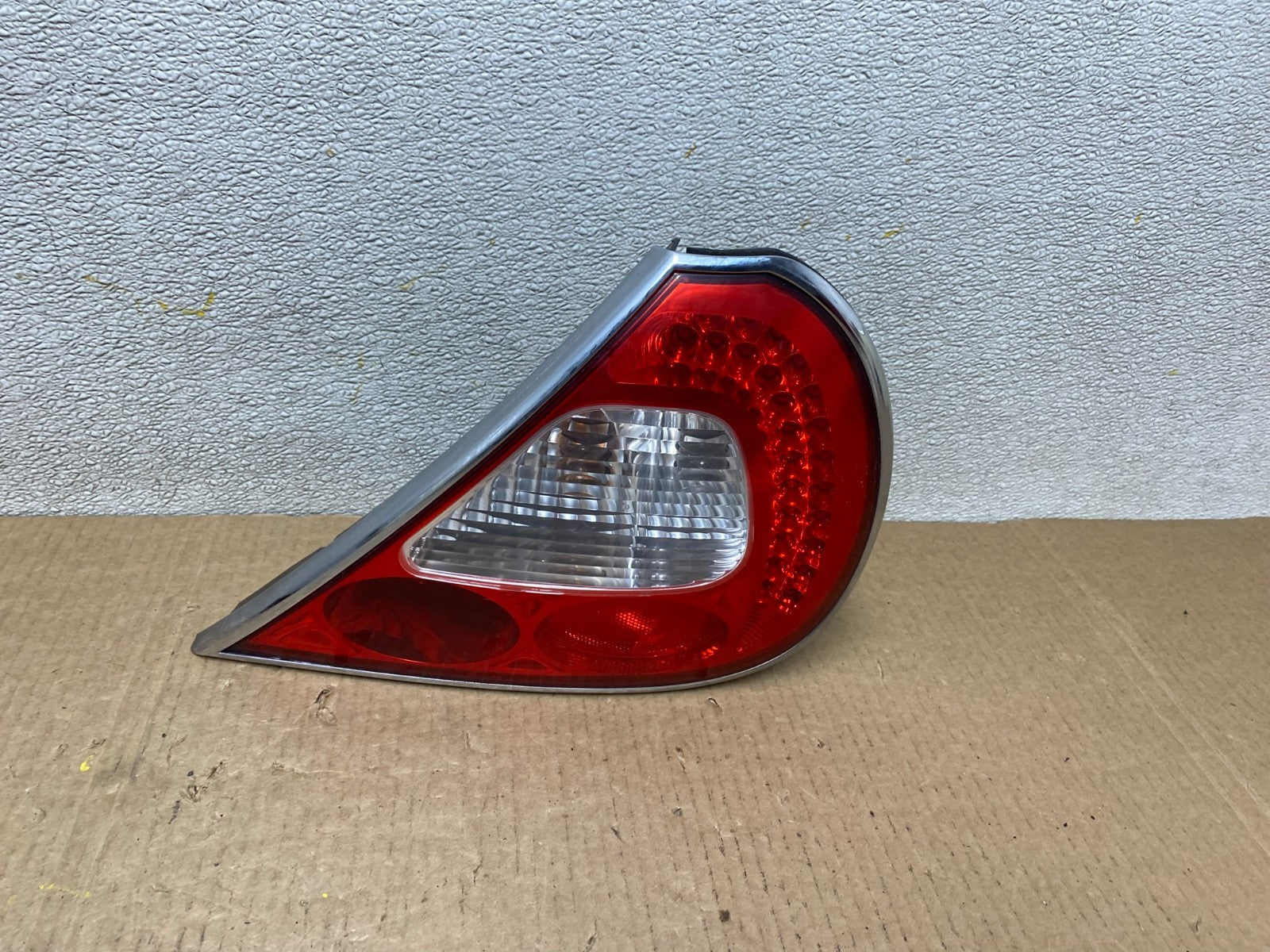 2008 to 2009 Jaguar XJ8 Right Passenger RH Side Tail Light OEM W5113 DW0