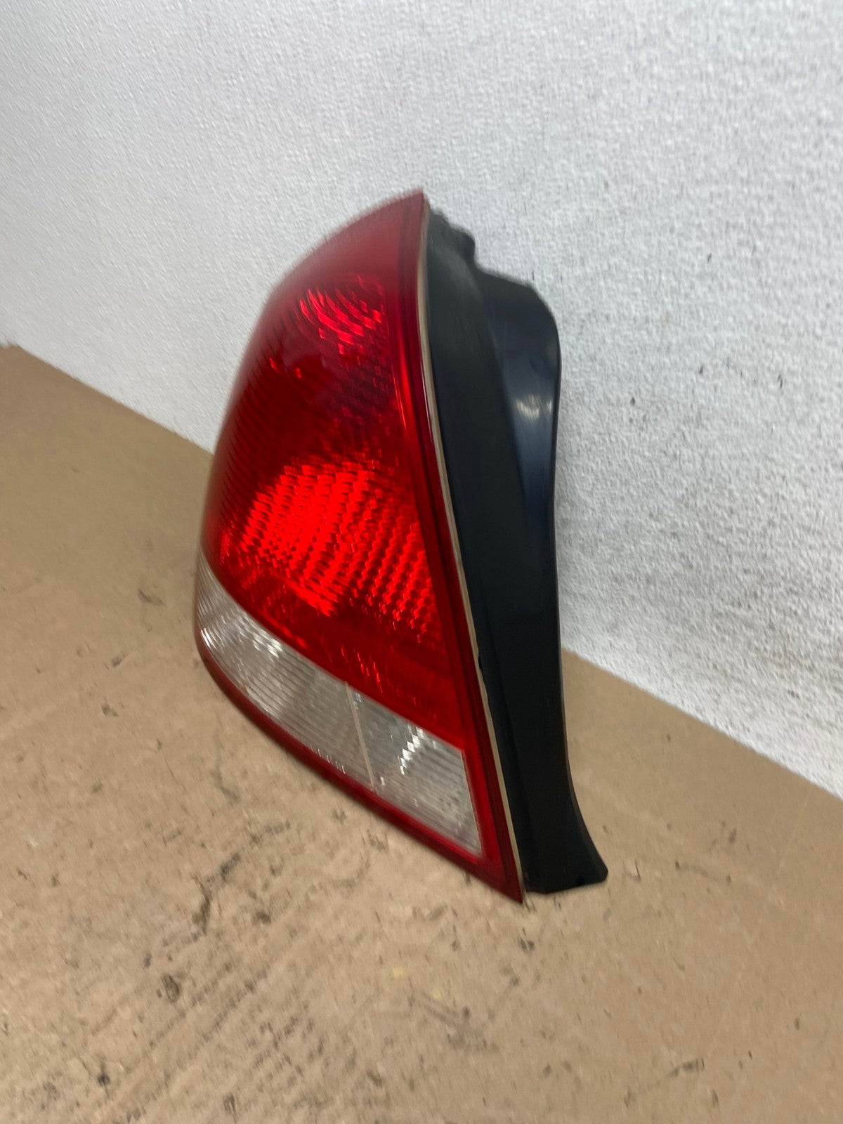 2001-2003 Sedan Hyundai Elantra Left Driver Lh Side Tail Light AE6580 LK1