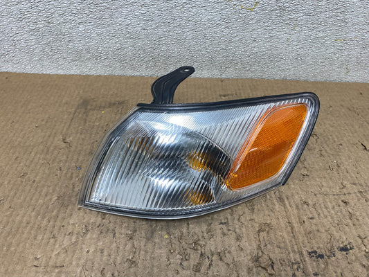 1997 1998 1999 Toyota Camry Left Driver LH Turn Signal W7851 DW0