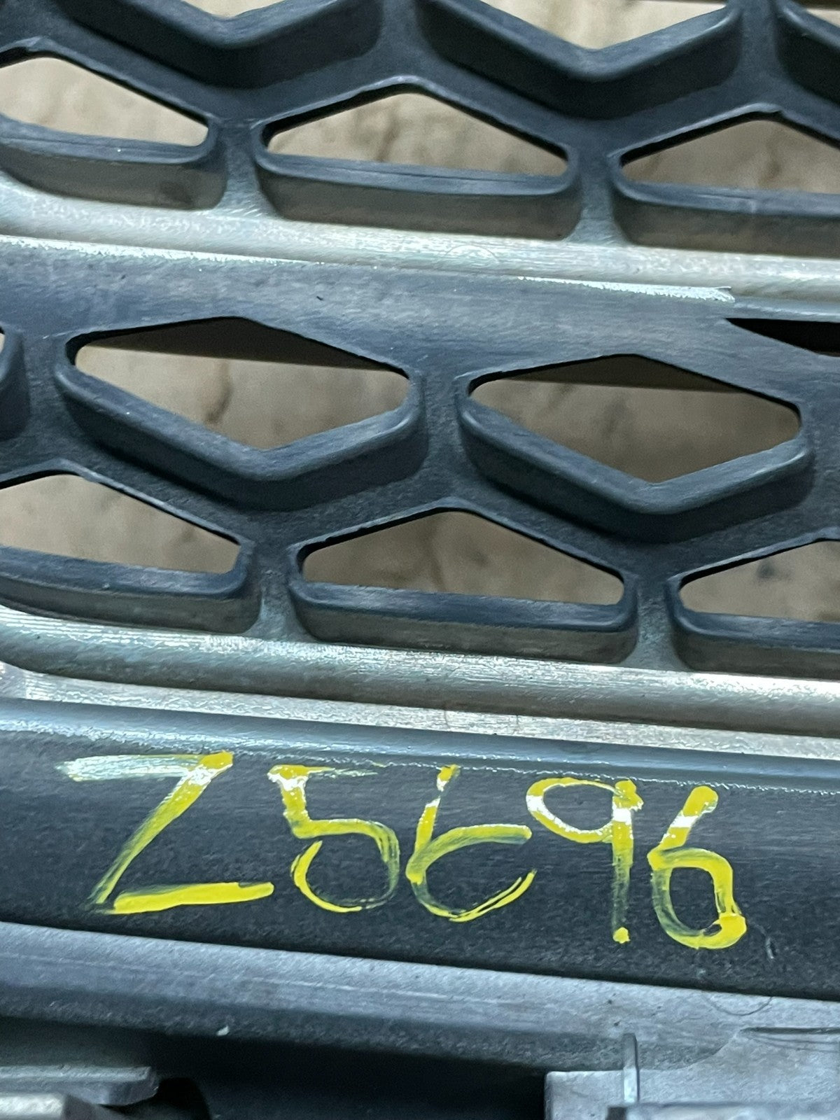2009 to 2011 Nissan Maxima Front Upper Grill Grille 62070-9N00A Z5696 DG9