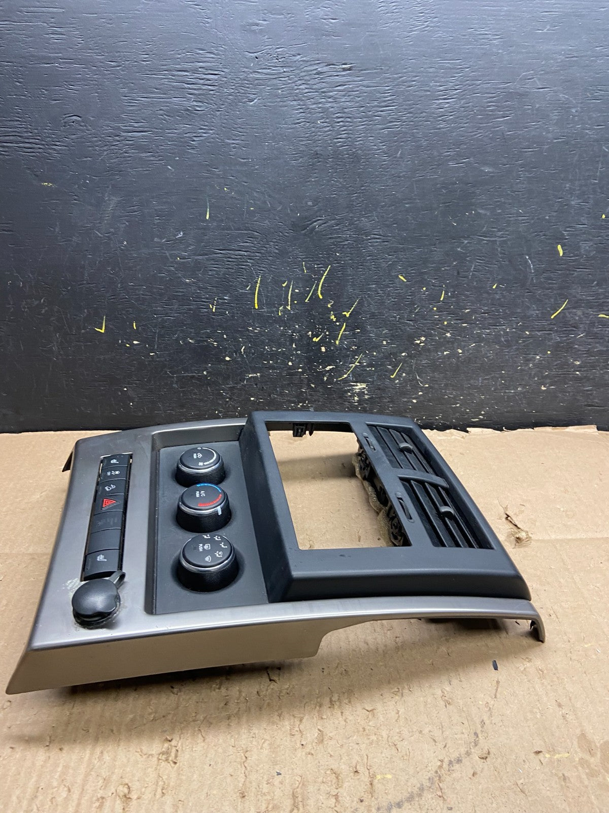 2008 to 2012 Jeep Liberty Dash Climate Temperature Control Radio Bezel Y7793 DG4