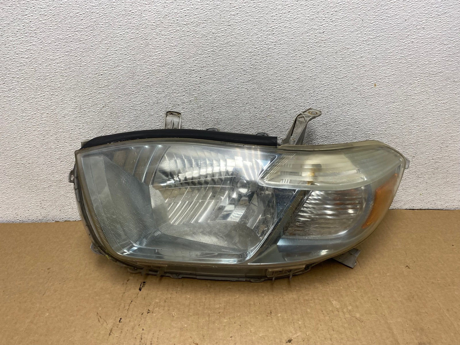 2008 - 2010 Toyota Highlander Left Driver LH Halogen Headlight AG2037 LK0