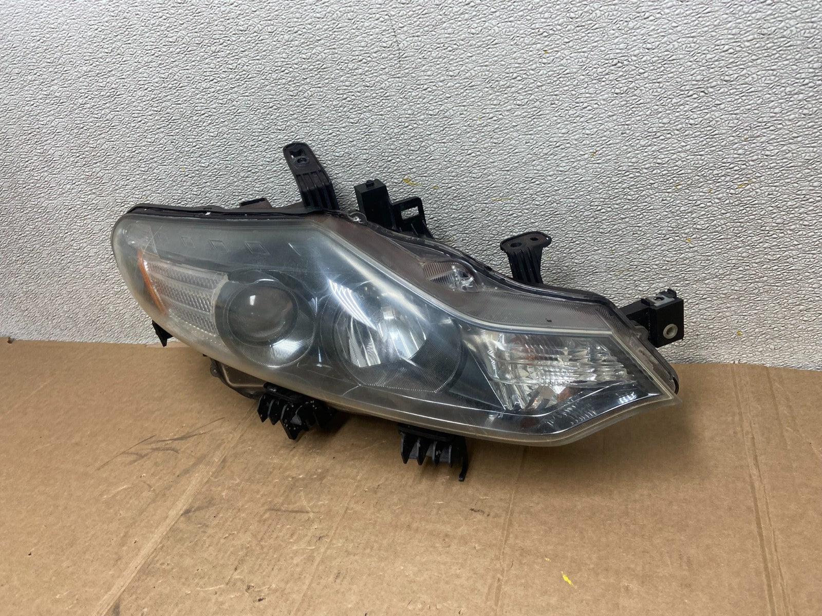 2011 to 2014 Nissan Murano Headlight Right Passenger Rh Oem Halogen AA1321 DW1