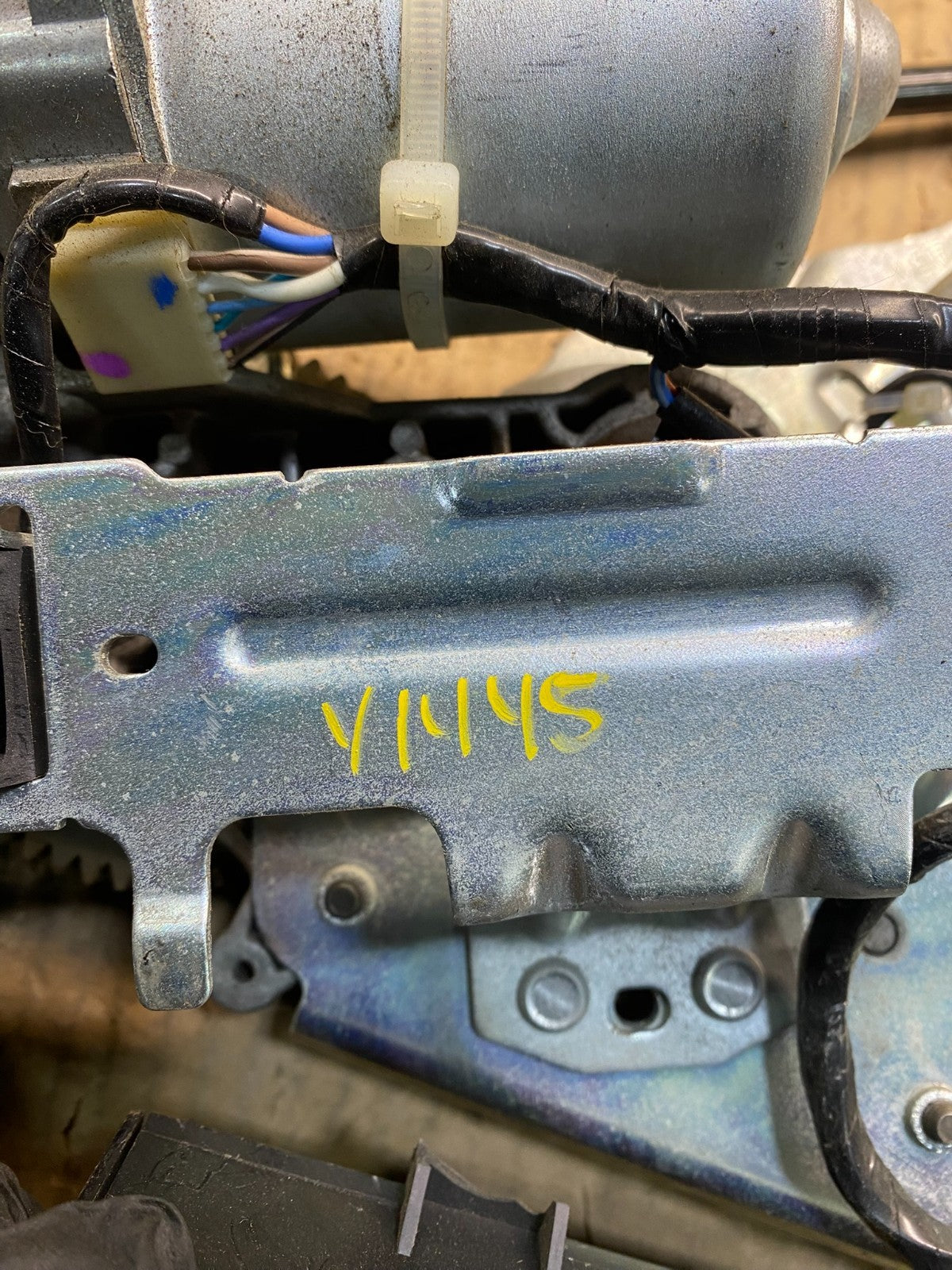 Cadillac Chevrolet Rear Trunk Liftgate Power Motor Actuator y1445 DG7