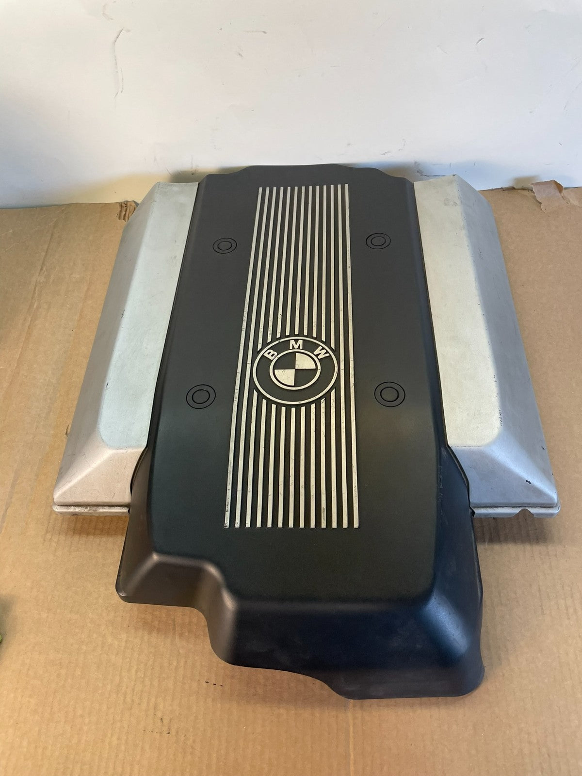 2000 to 2003 BMW X5 V8 4.4L Engine Motor Top Cover Trim AG30620