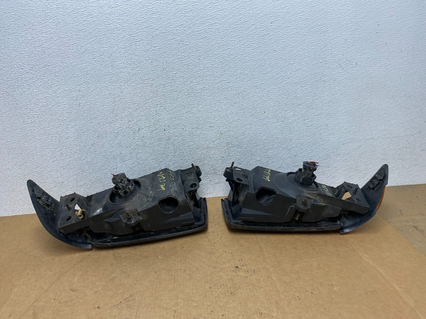 1989 to 1995 Plymouth Acclaim Left+Right Side Headlights AE3151 DW8