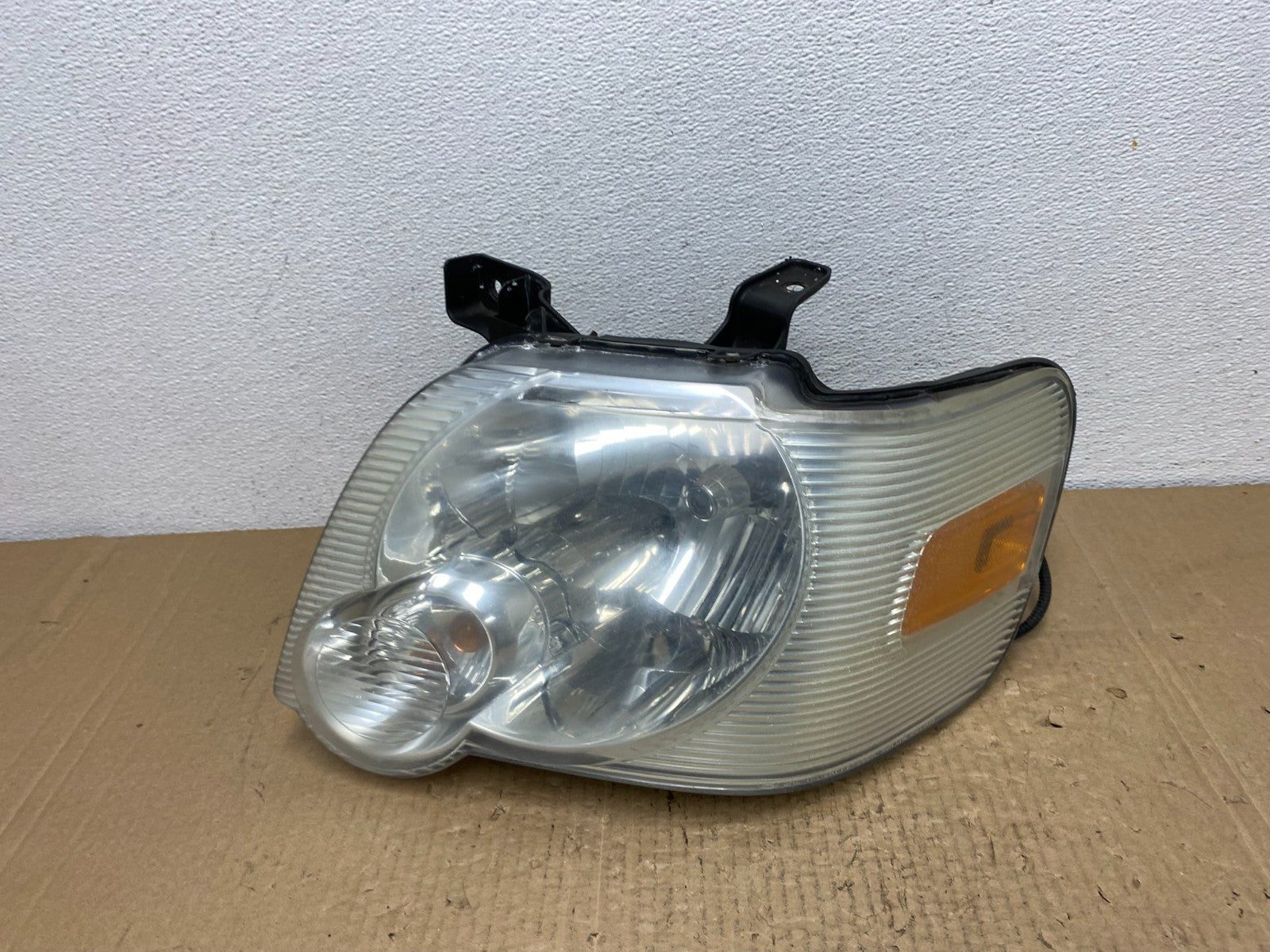 2006 2007 2008 2009 2010 Ford Explorer Left Driver LH Side Headlight AC3910 DW0