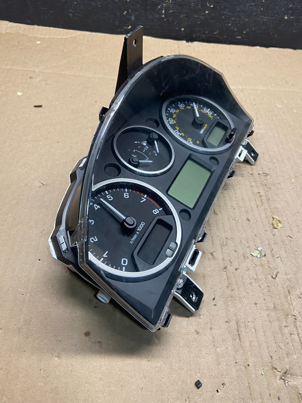2010 2011 2012 Land Rover LR2 Speedometer Cluster Gauge t1913 DG2