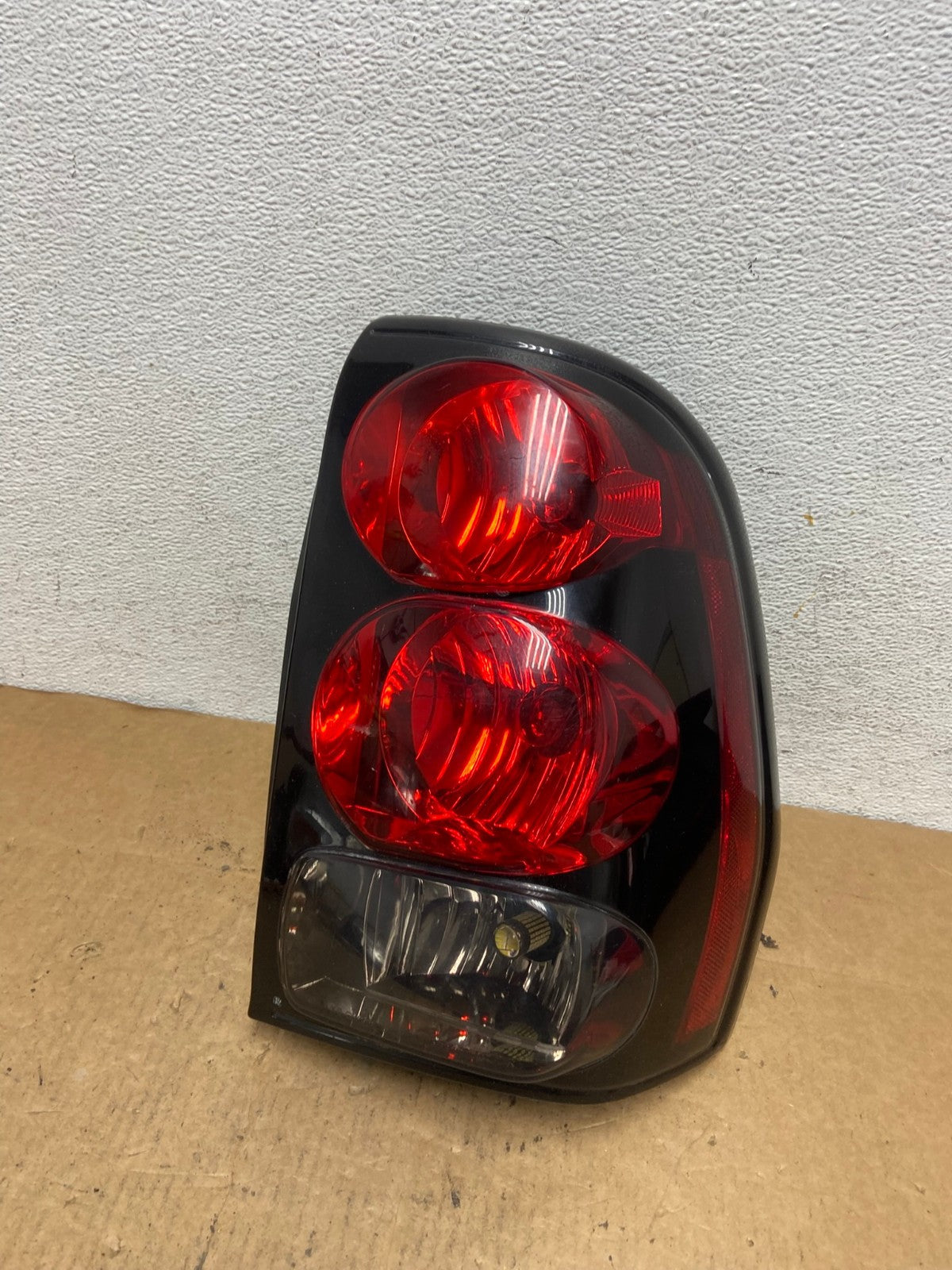 2002 to 2009 Chevrolet Trailblazer Right Passenger Rh Tail Light AD4679 LK0