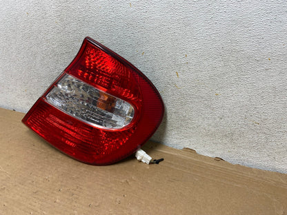 2002 2003 2004 Toyota Camry Tail Light Right Passenger Rh Side AH8339 LK2