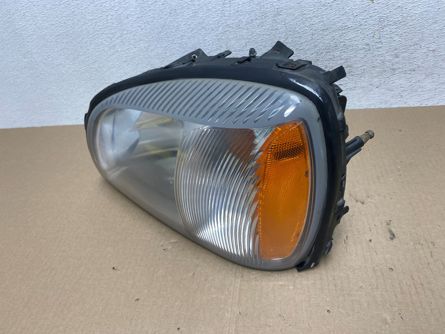 2000 to 2005 Cadillac Deville Left Driver LH Side Headlight AE6955 DW1
