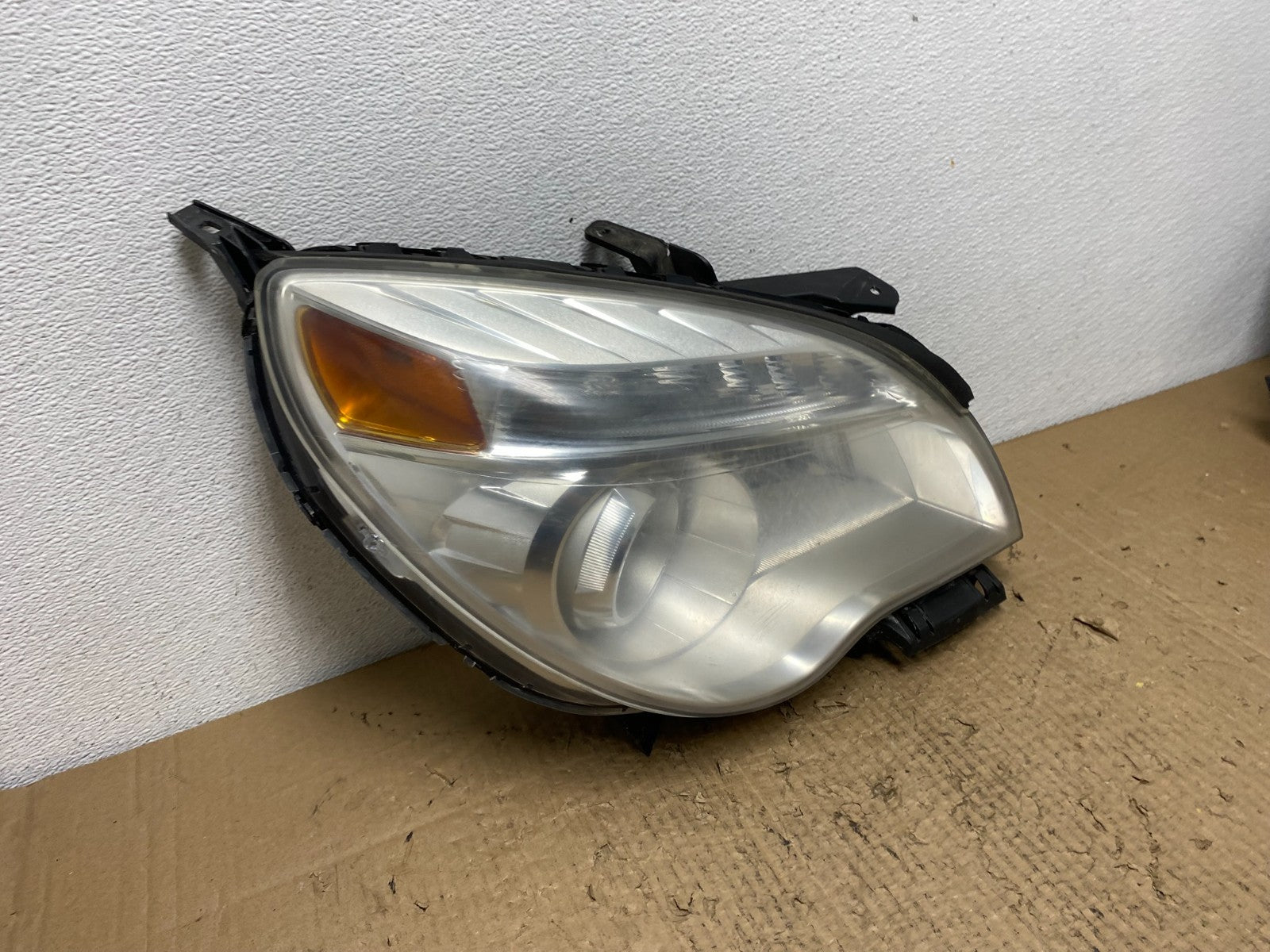 2010-2015 Chevrolet Equinox Right Passenger Halogen Projector Headlight AC41912