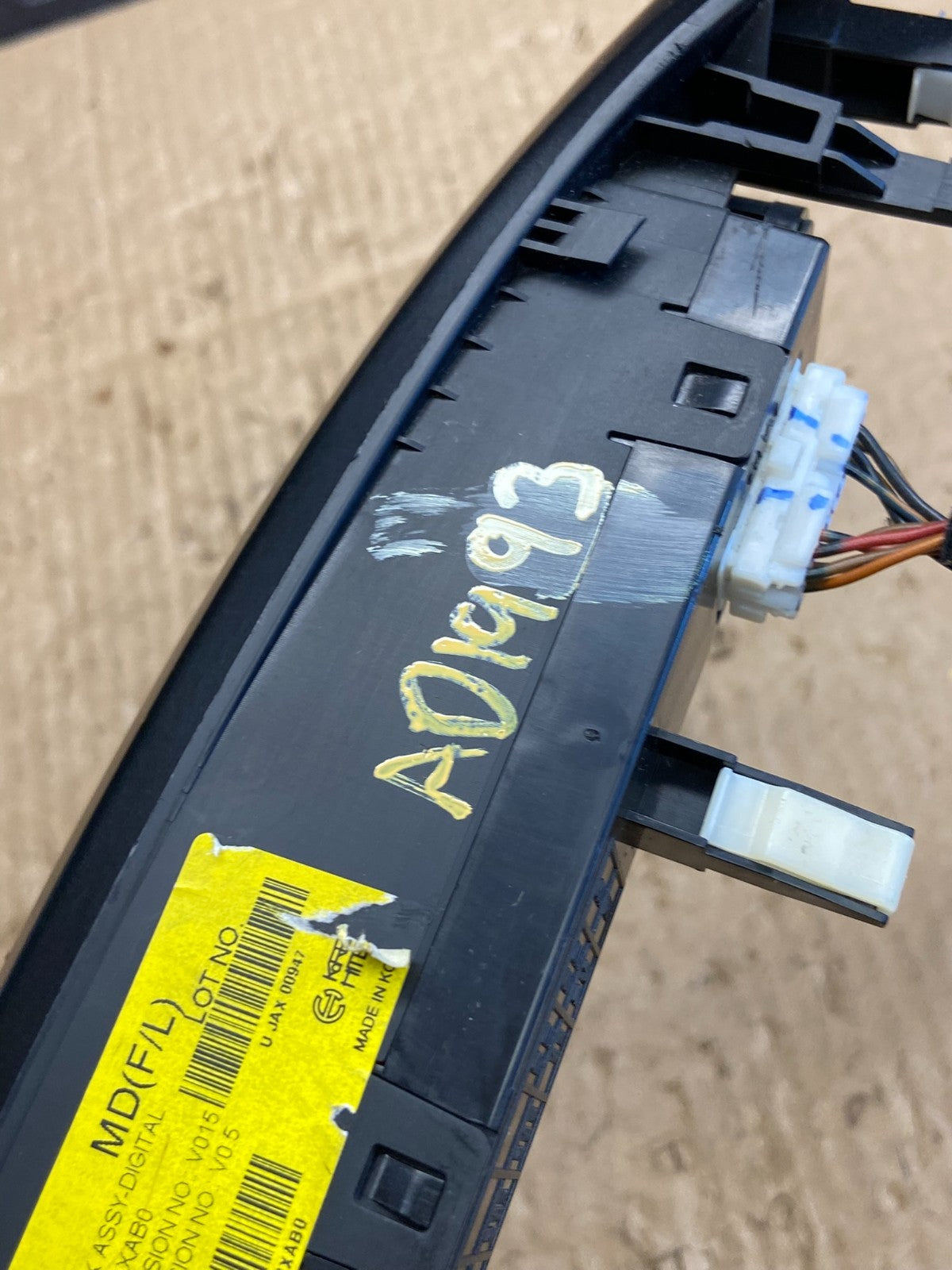 2014-2016 Hyundai Elantra Center Radio Climate Control Air Vent Bezel AD1993 DG6