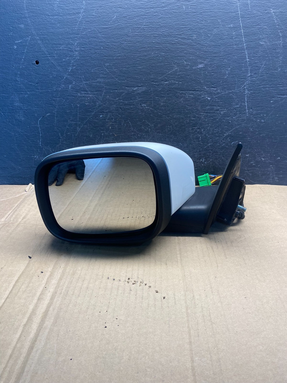 2007 to 2014 Volvo XC90 Left Driver View Door Trn Signal Mirror AE2170 DW8