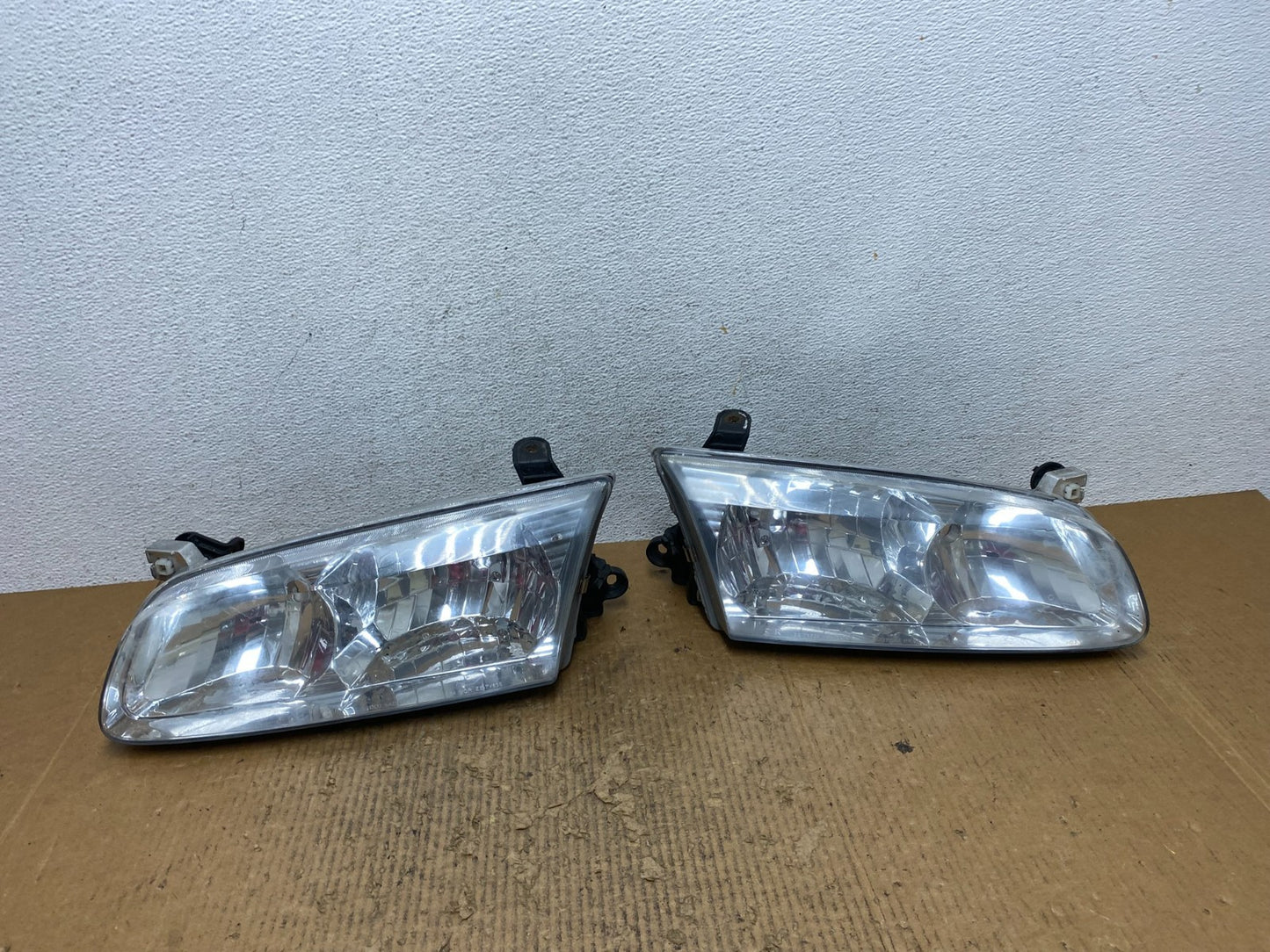2000 to 2001 Toyota Camry Front Left+Right Side Headlights AE2845 DW0