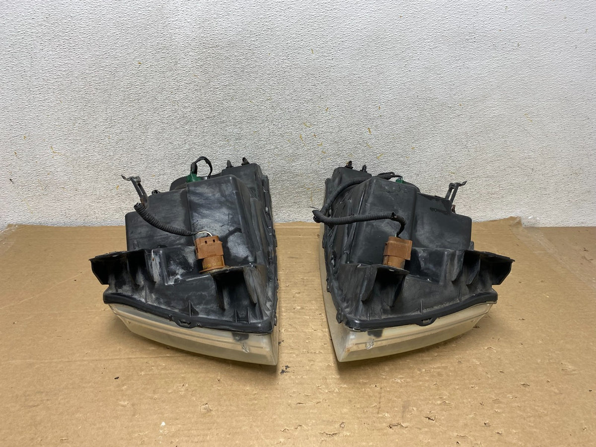 2004 to 2008 Ford F-150 F150 Left+Right Halogen Headlights AH8886 DW11