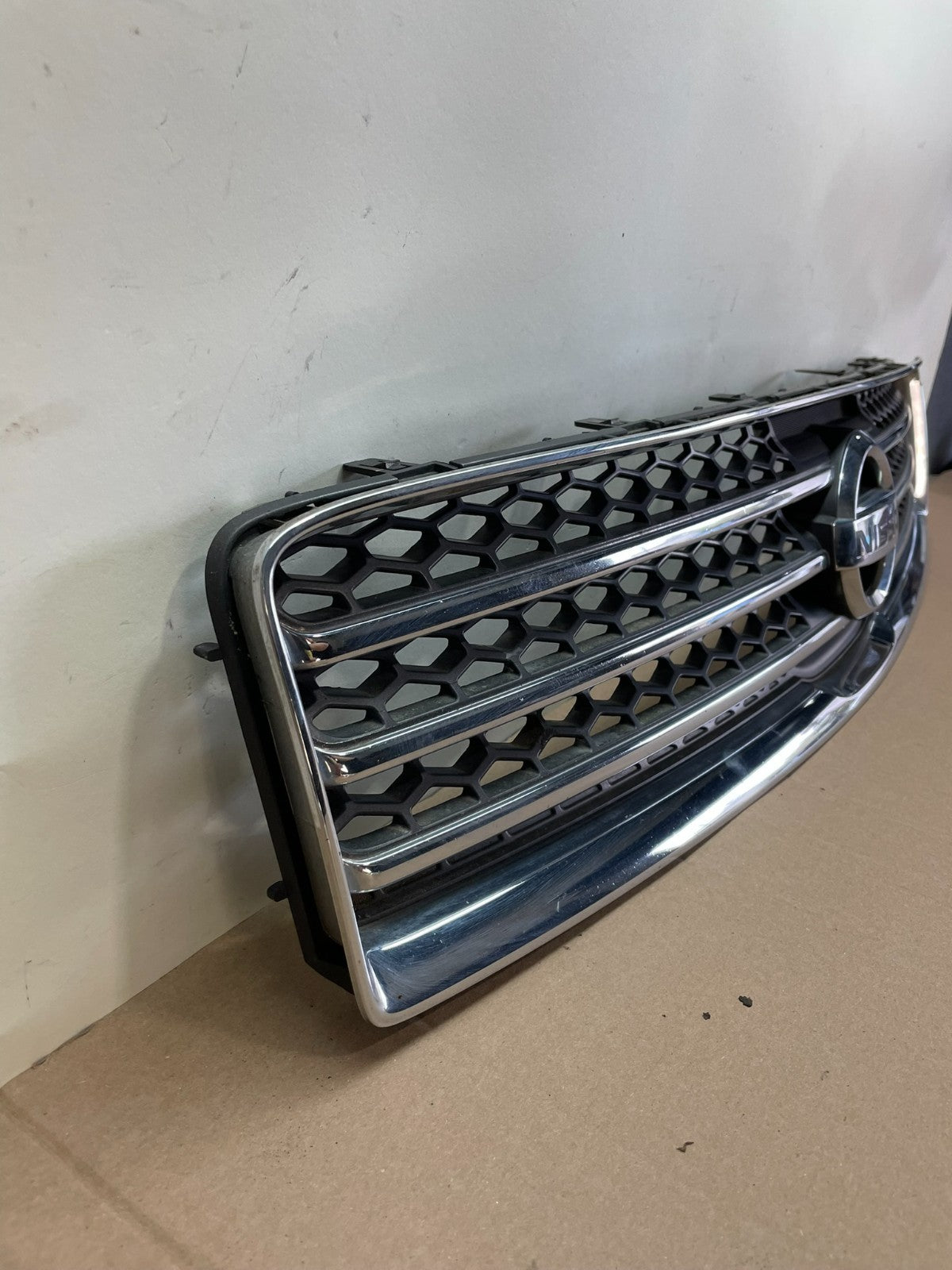 2009 to 2011 Nissan Maxima Front Upper Grill Grille 62070-9N00A AI8569 DG2
