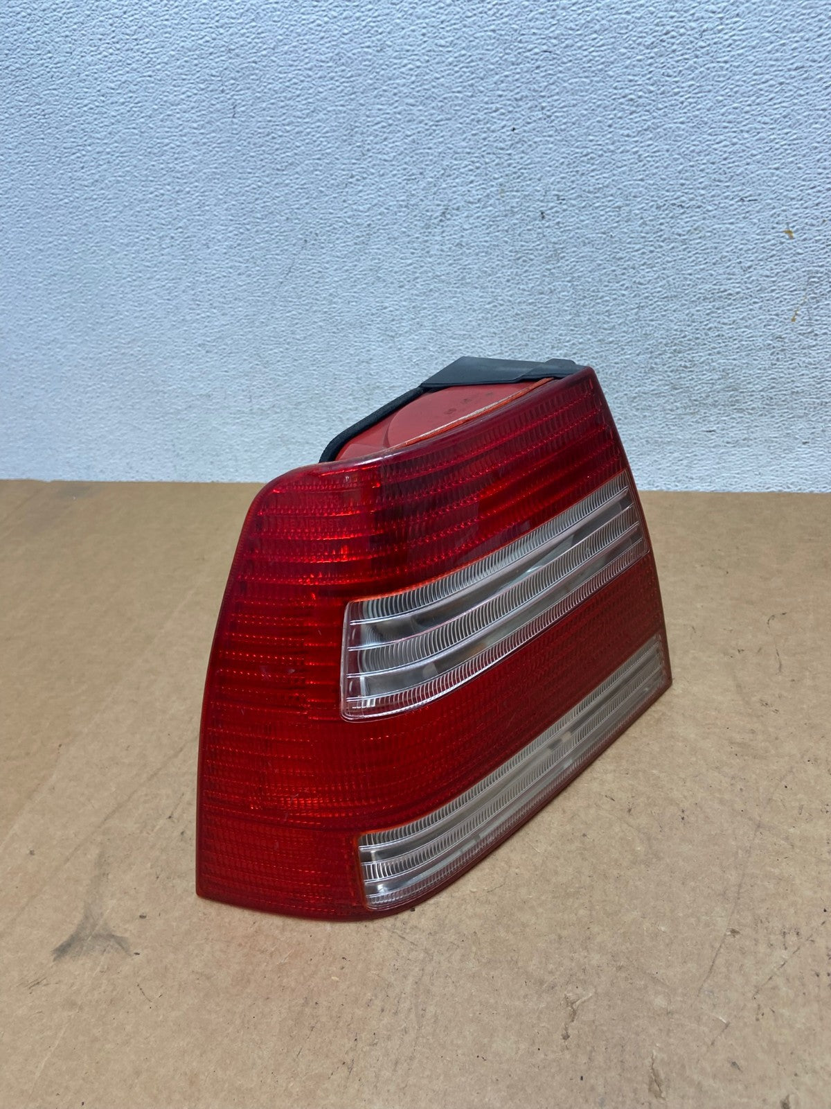 2004 to 2005 Volkswagen Jetta Left Driver LH Side Tail Light AE3129 LK2