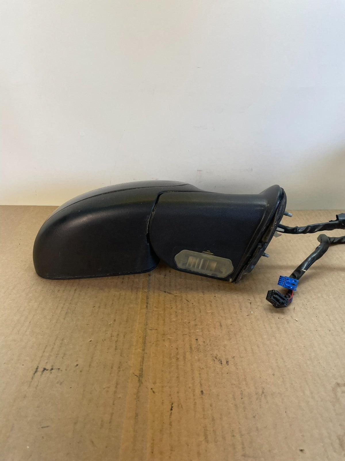 2003 to 2006 Gmc Yukon Right Passenger Turn Signal View Door Mirror AF5566 DG3