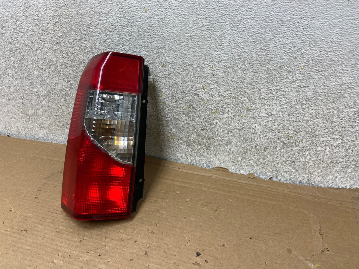 2002 2003 2004 Nissan Xterra Left Driver Side Tail Light AH8508 LK2