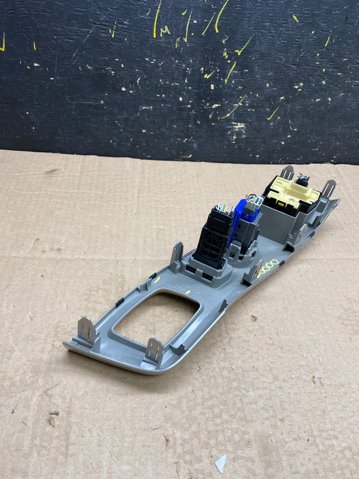 2012-2016 Toyota Prius V Shifter Bezel Trim Parking Push Start  Z0000  DG5