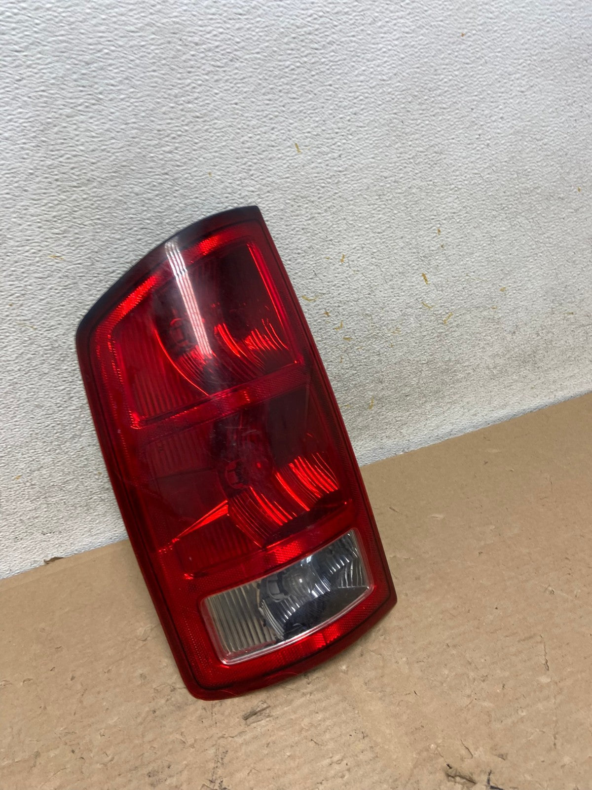 2002 to 2006 Dodge Ram 1500 Left Driver side Tail Light AI0967 LK2