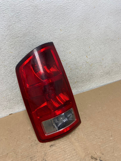 2002 to 2006 Dodge Ram 1500 Left Driver side Tail Light AI0967 LK2