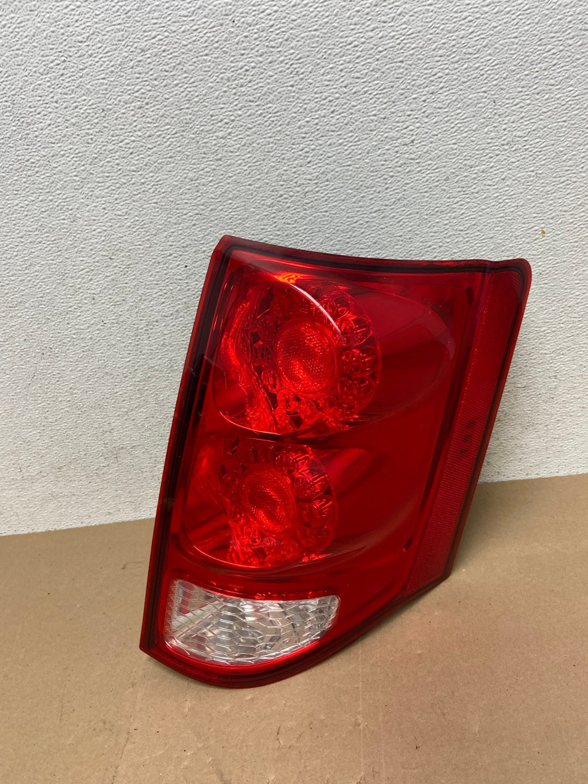 2011 - 2018 Dodge Grand Caravan Right Passenger RH Tail Light Led AE6651 LK0