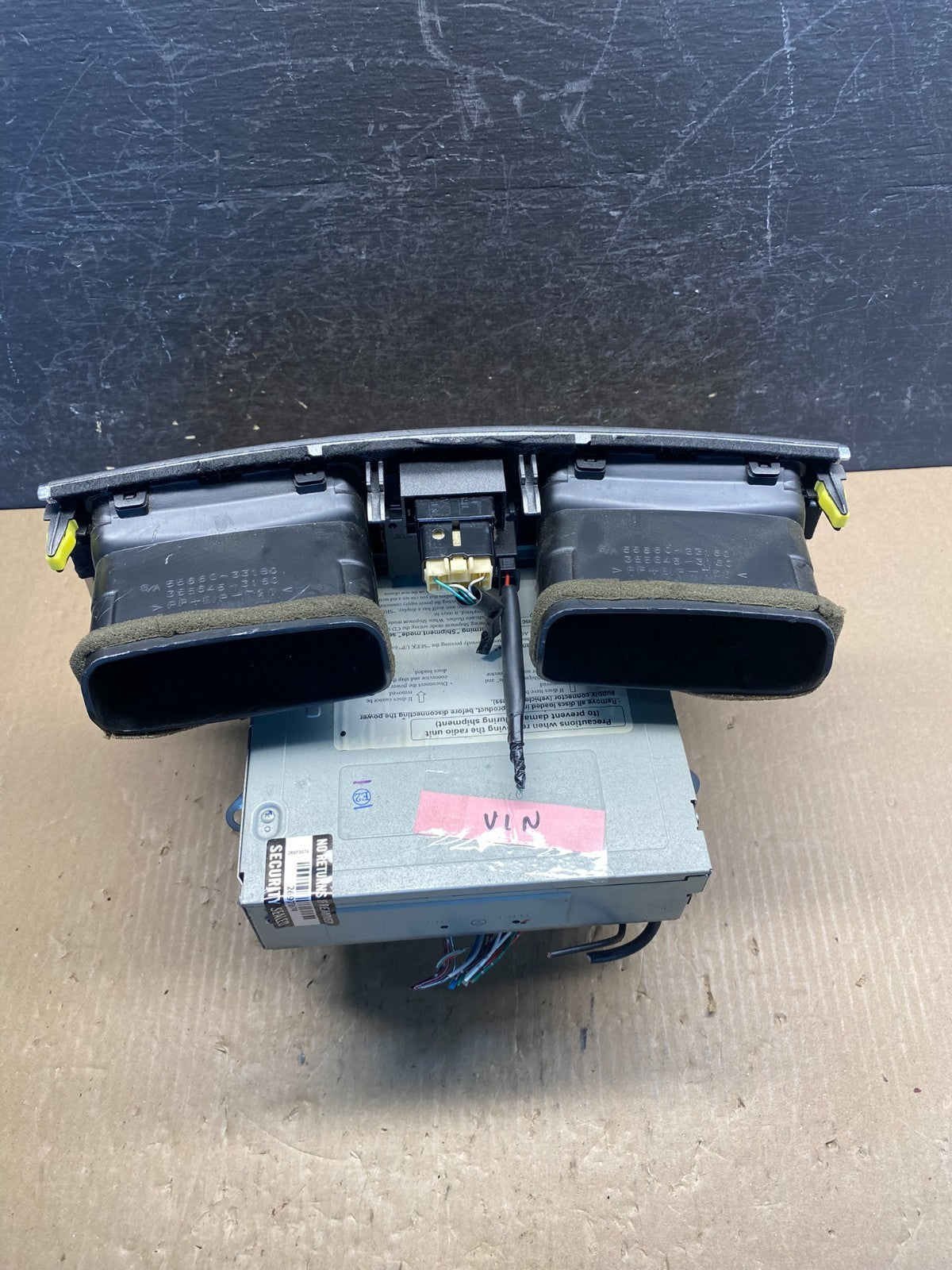 2002-2006 Lexus ES330 Es300 Radio Receiver Tape CD Air Vent Bezel AG1900 DG3