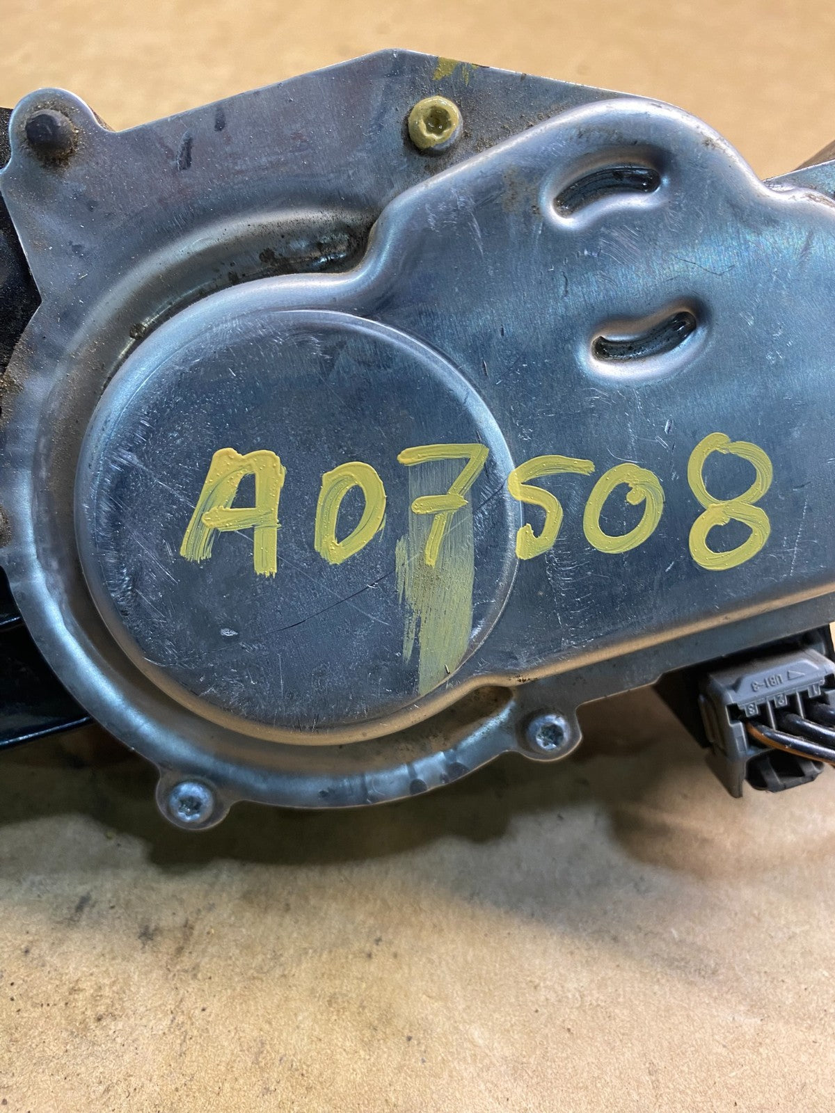 2008-2016 Volvo V70 XC60 XC70 Tailgate Back Door Rear Wiper Motor Wiper AD75085