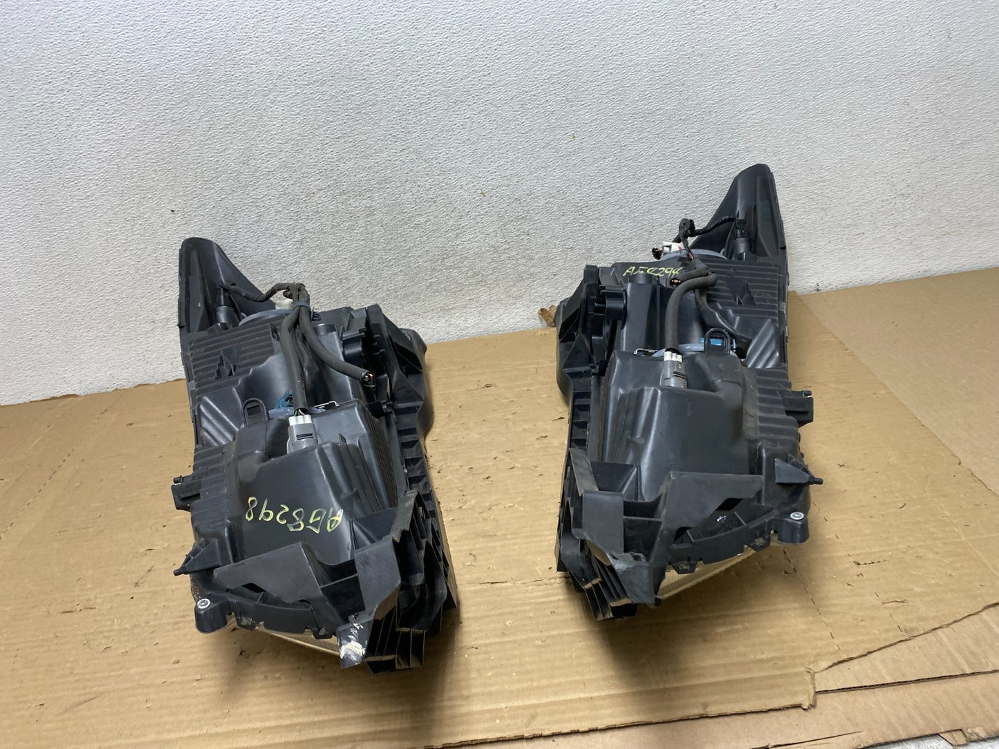 2008 to 2012 Honda Accord Sedan Left+Right Set Halogen Headlights AG8298 DW9