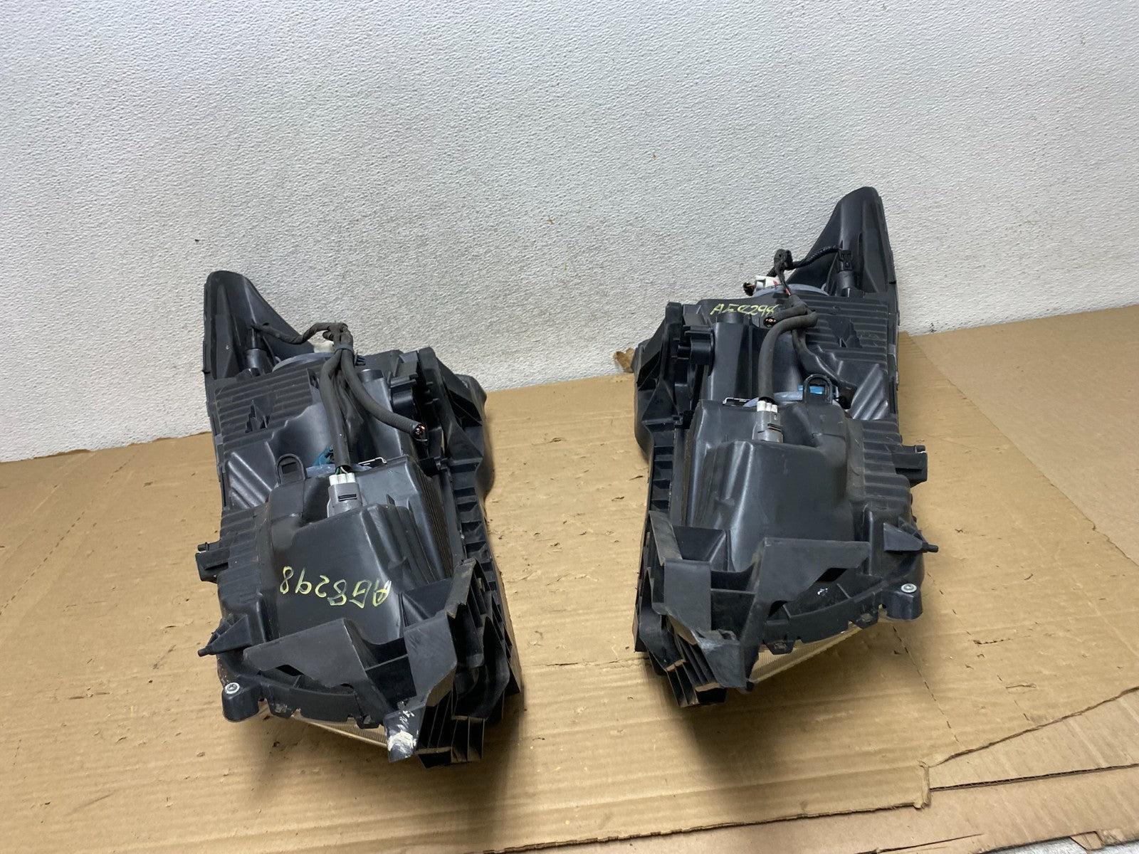 2008 to 2012 Honda Accord Sedan Left+Right Set Halogen Headlights AG8298 DW9