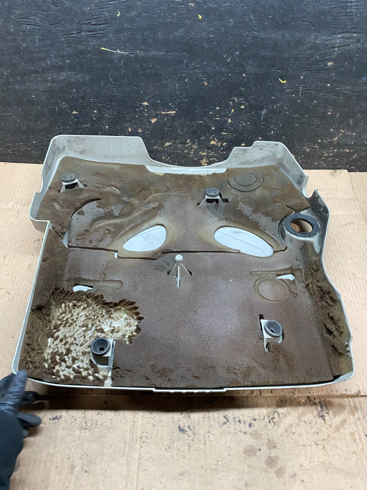2004 to 2007  Cadillac CTS 3.6L Plastic Engine Cover Shield W4598 DG4