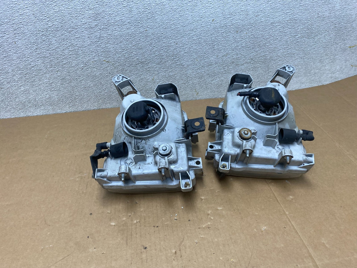 1999-2004 Nissan Pathfinder Left+Right Side Set Halogen Headlights V4820 DW13