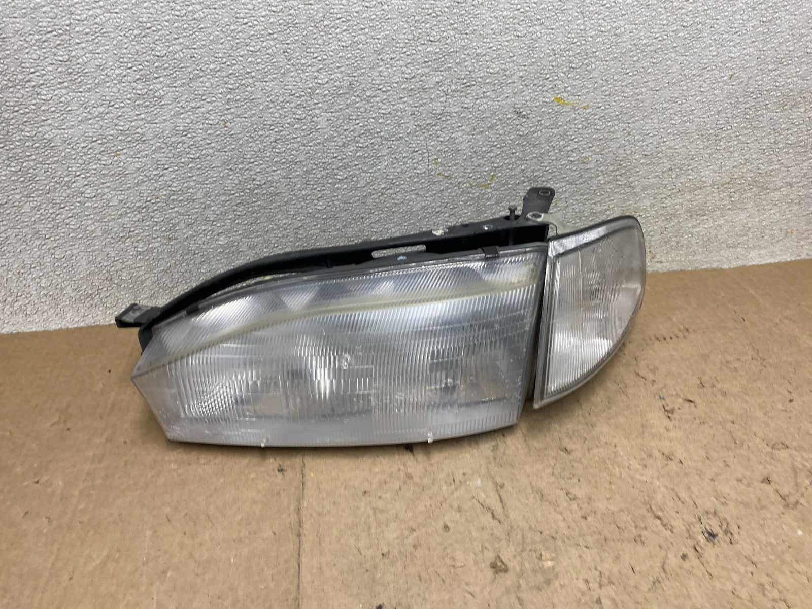 1992 1993 1994 Toyota Camry Left Driver LH Halogen Headlight OEM W9268 DW0