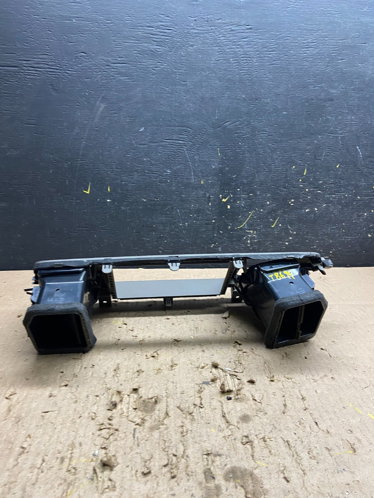 2009-2010 Nissan Murano Radio Center Console Display Bezel Air Vent T8699 DG4