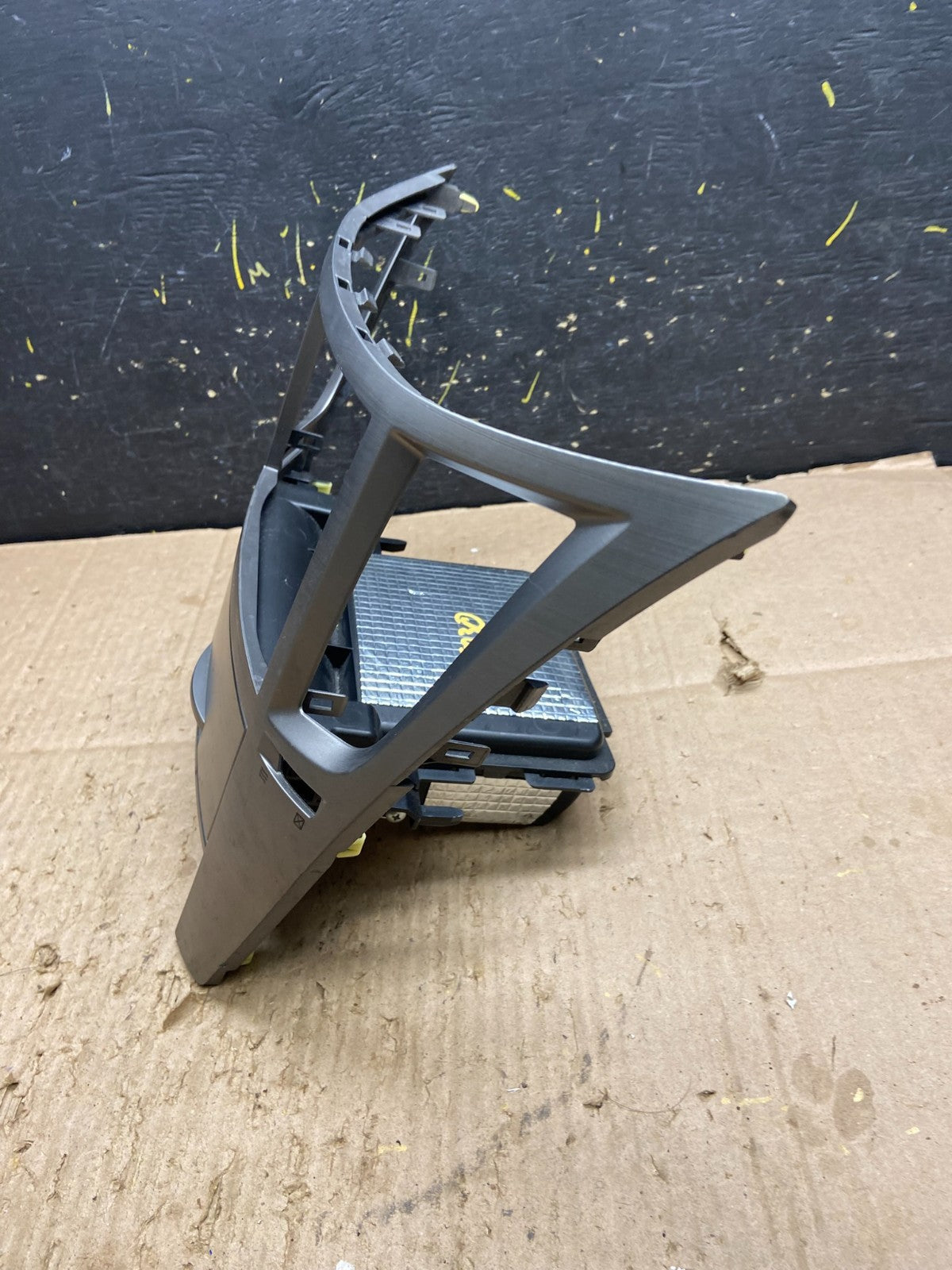 2010 - 2014 Subaru Outback Radio Console Dashboard Center Panel Trim Y8030 DG3