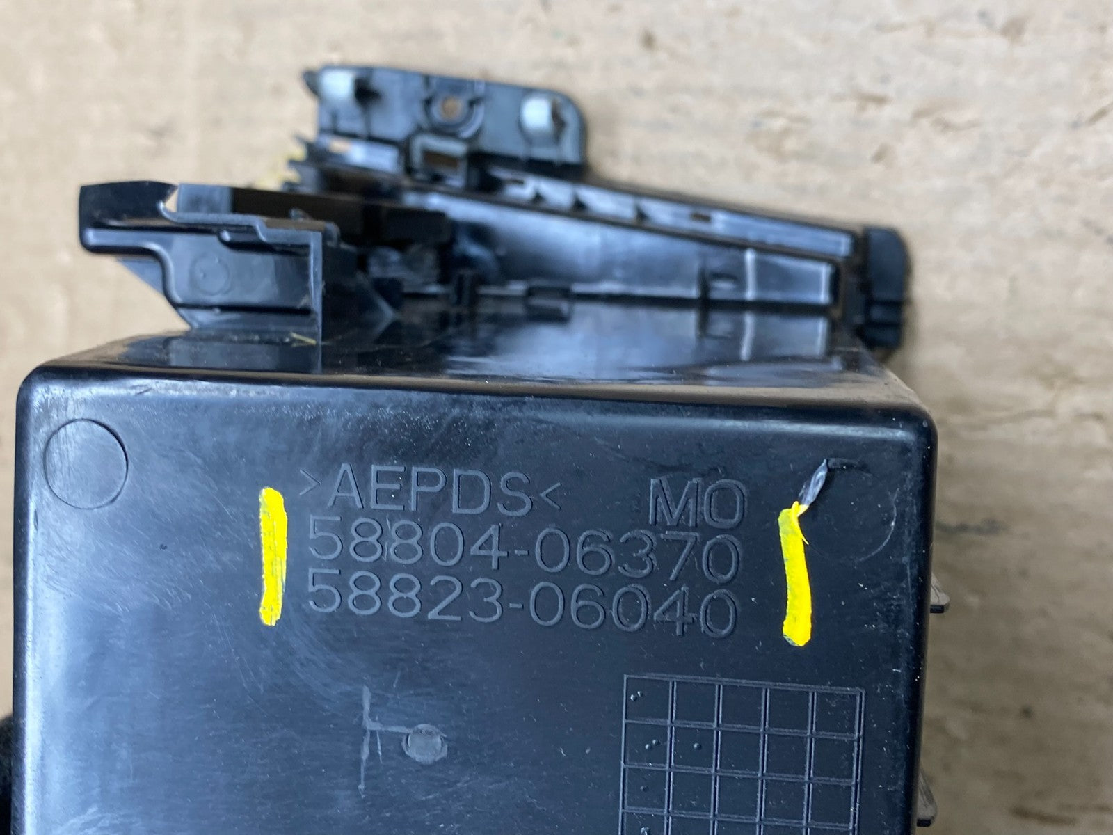 2007 - 2011 Toyota Camry Console Center Storage Dash 58804-06370 T5843 DG6