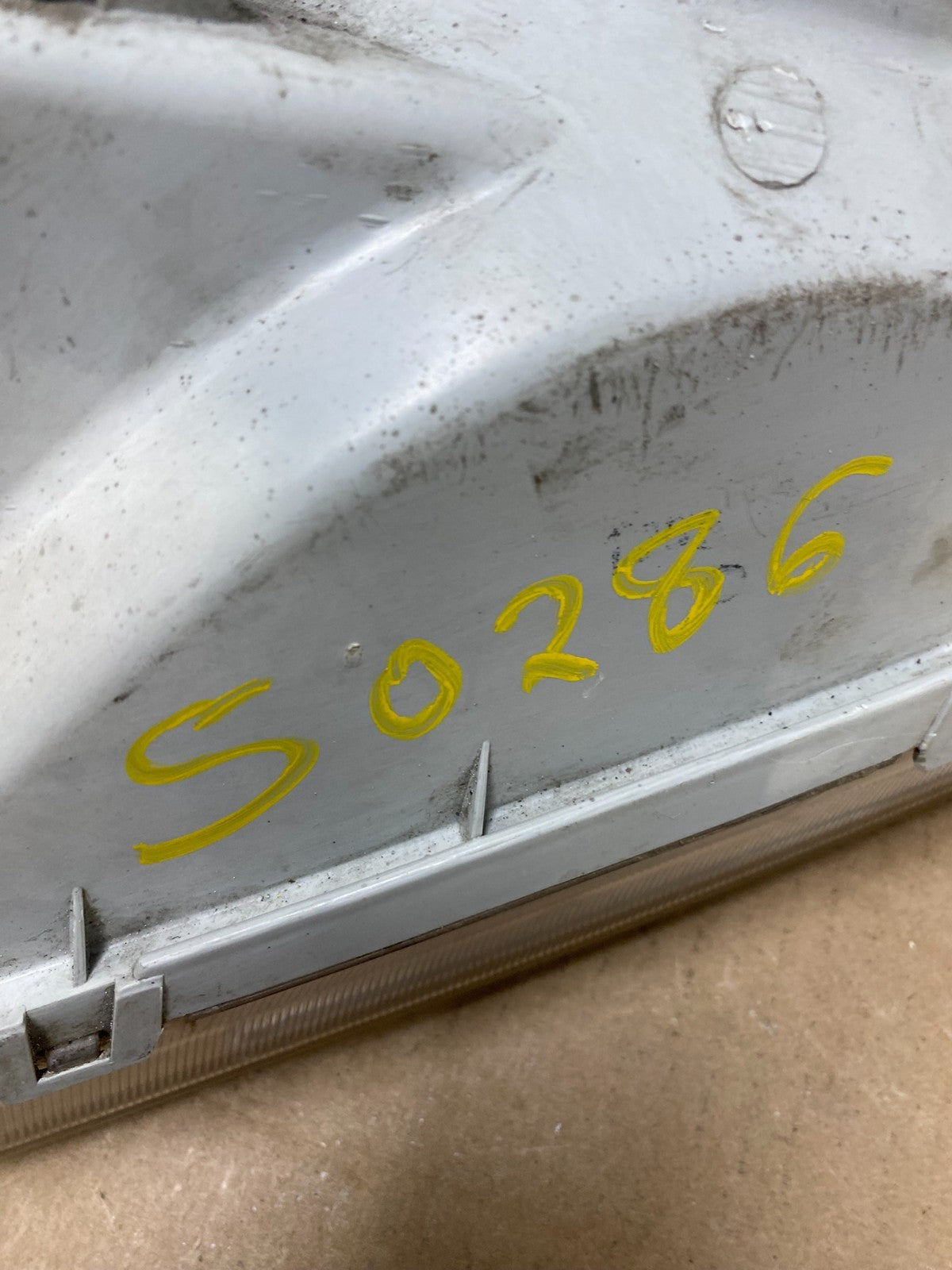 2000-2002 Hyundai Accent Right Passenger Halogen Headlight S0286 DW10